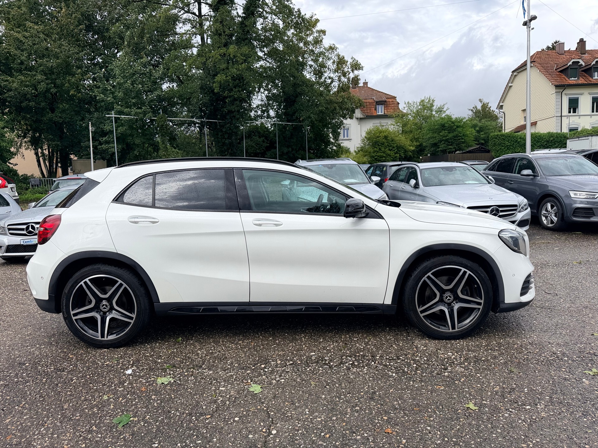 MERCEDES-BENZ GLA 250 AMG Line 4Matic 7G-DCT-image-3