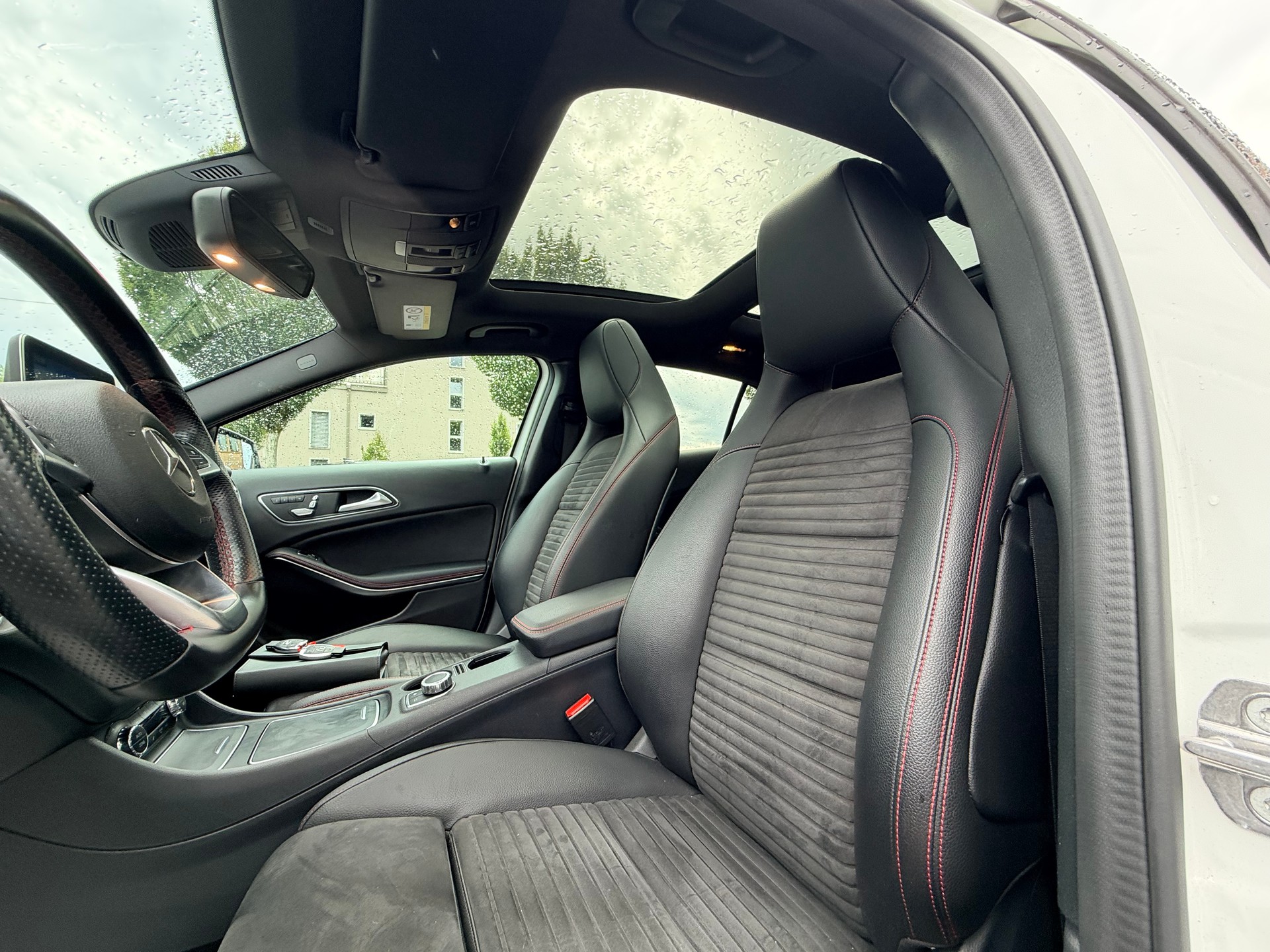 MERCEDES-BENZ GLA 250 AMG Line 4Matic 7G-DCT-image-13