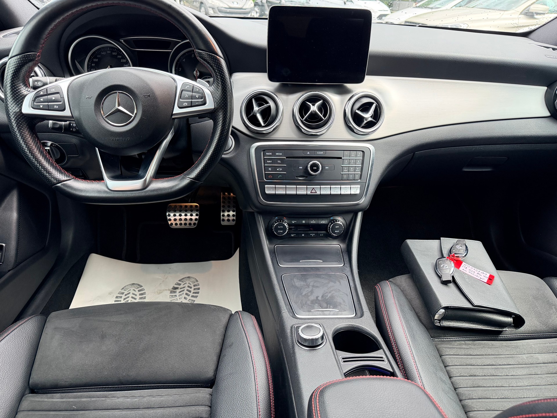 MERCEDES-BENZ GLA 250 AMG Line 4Matic 7G-DCT-image-12