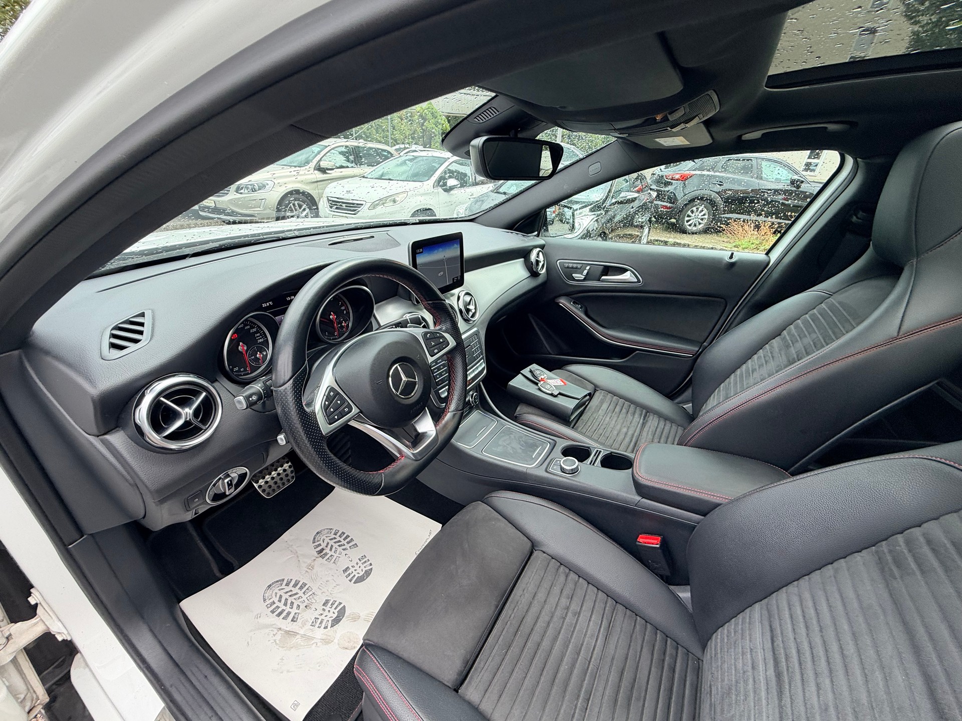 MERCEDES-BENZ GLA 250 AMG Line 4Matic 7G-DCT-image-15