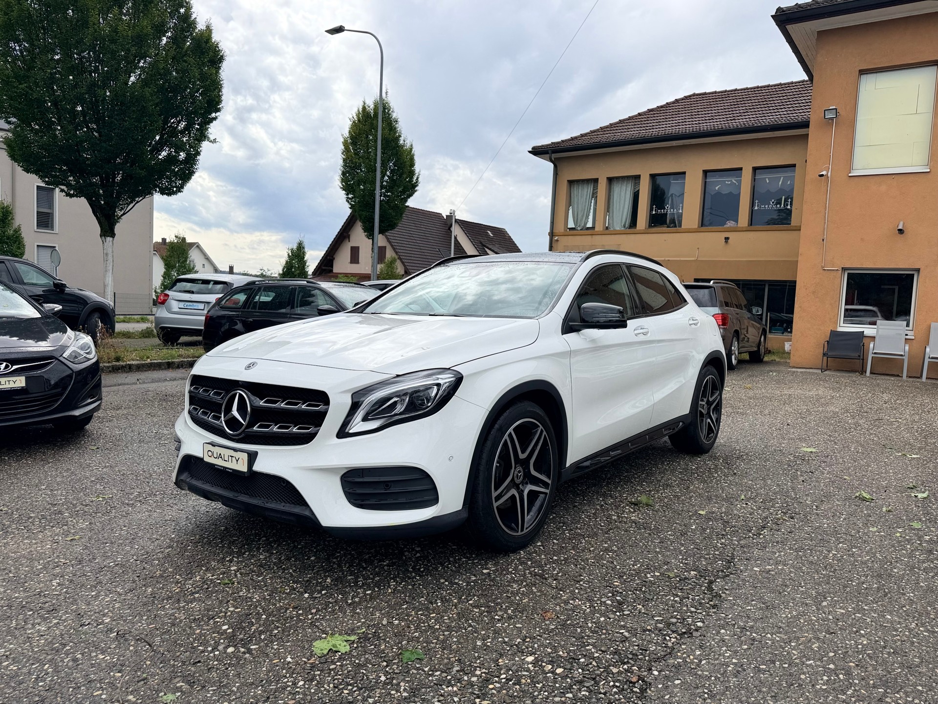 MERCEDES-BENZ GLA 250 AMG Line 4Matic 7G-DCT-image-0