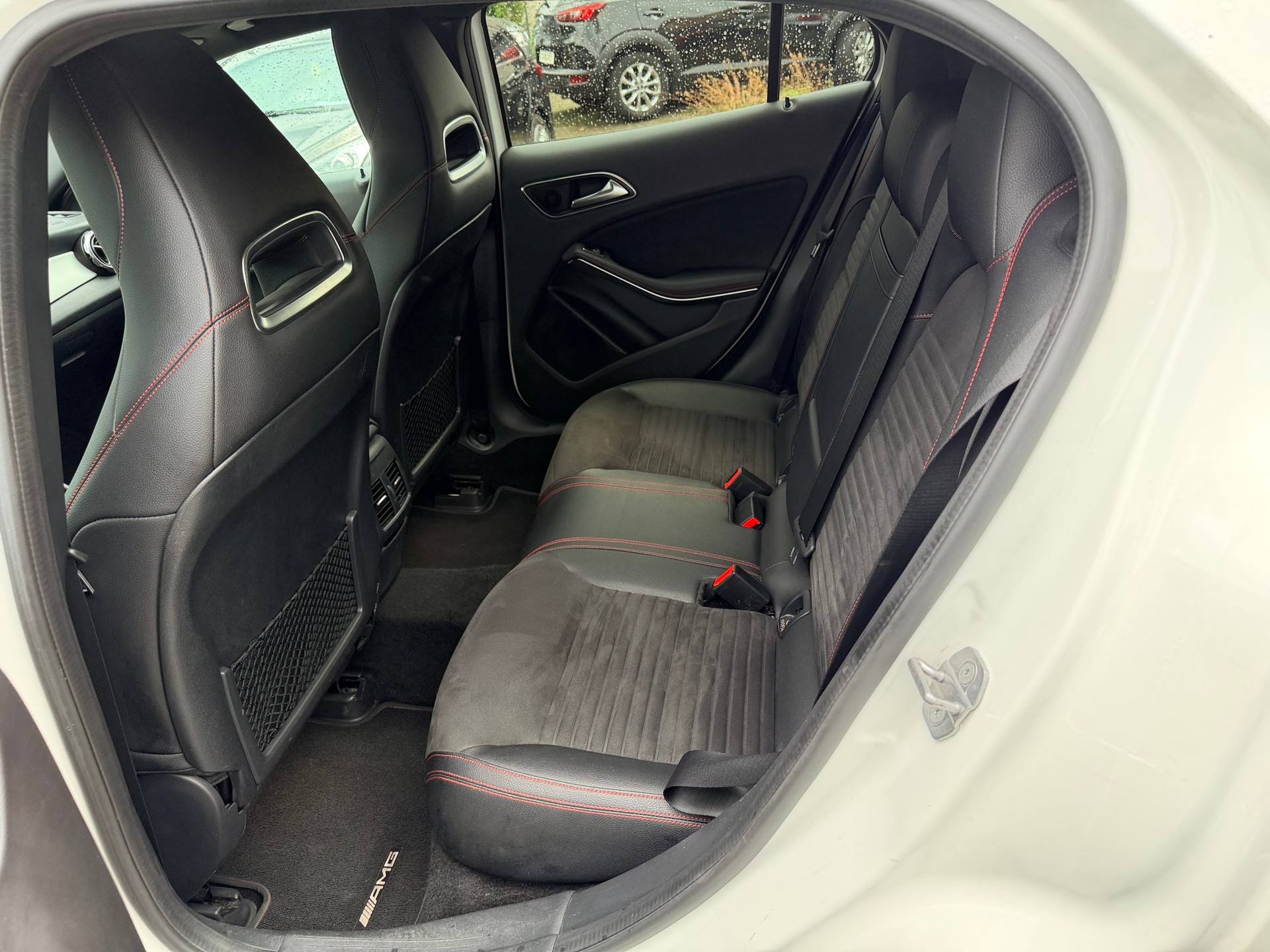 MERCEDES-BENZ GLA 250 AMG Line 4Matic 7G-DCT-image-17