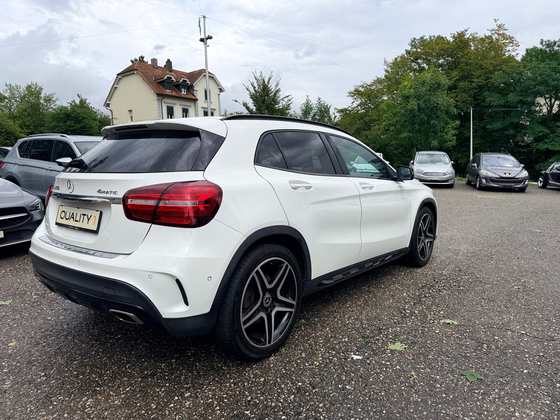 MERCEDES-BENZ GLA 250 AMG Line 4Matic 7G-DCT-image-5