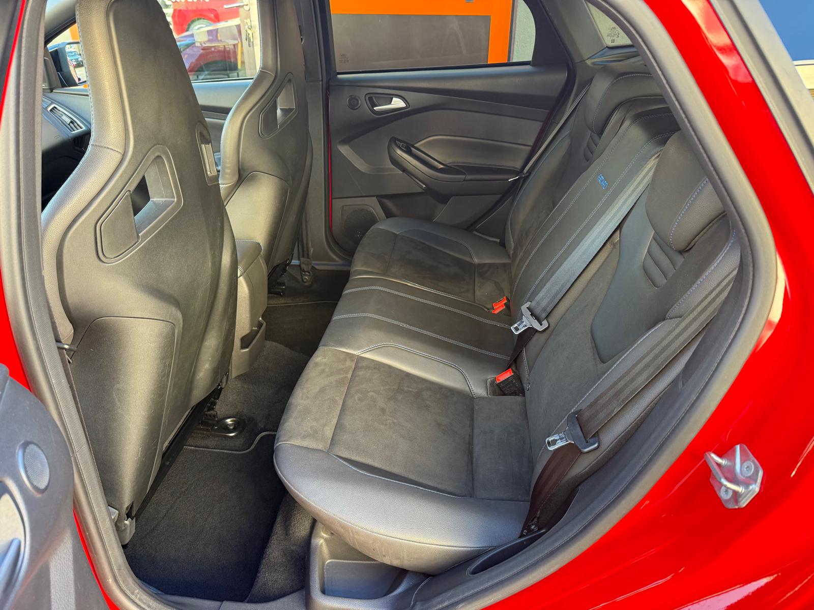 FORD Focus 2.3 EcoBoost RS+ Race Red Edition AWD-image-12
