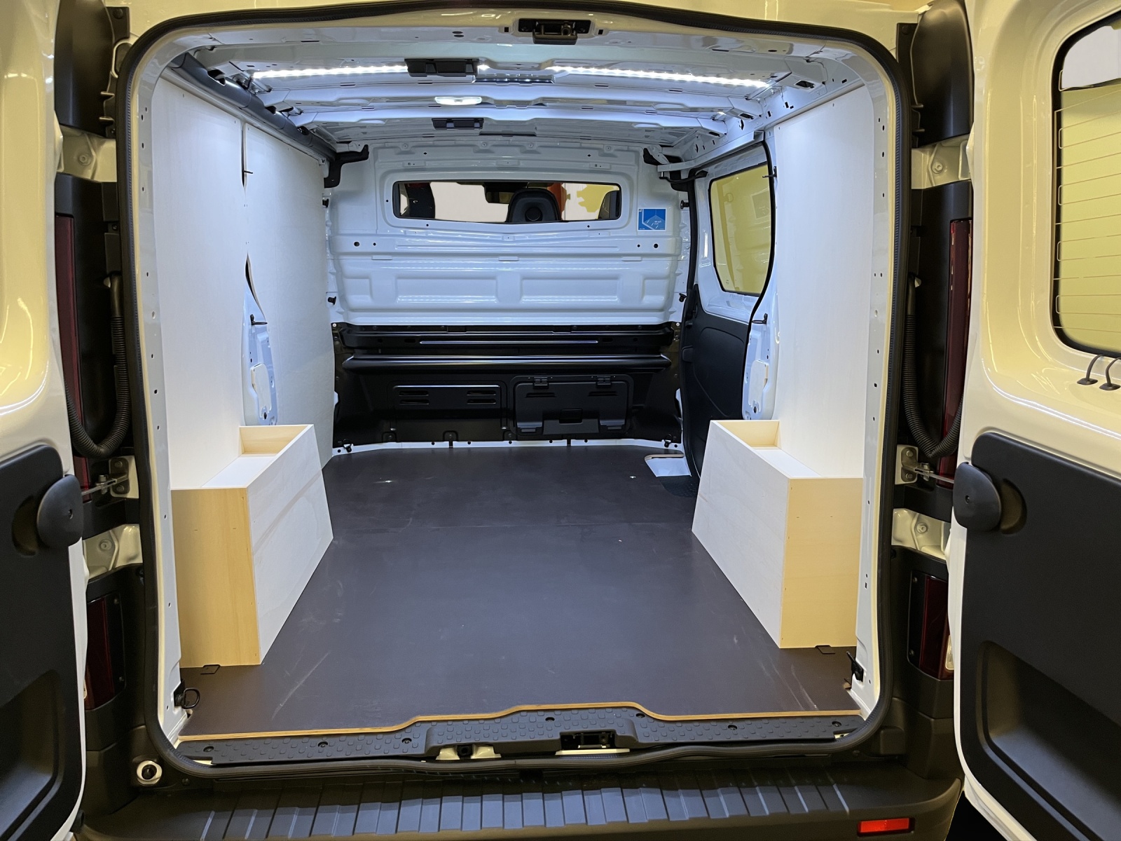 RENAULT Trafic Kaw. 3.0 t L1 H1 2.0 dCi Blue 130 Advance-image-14
