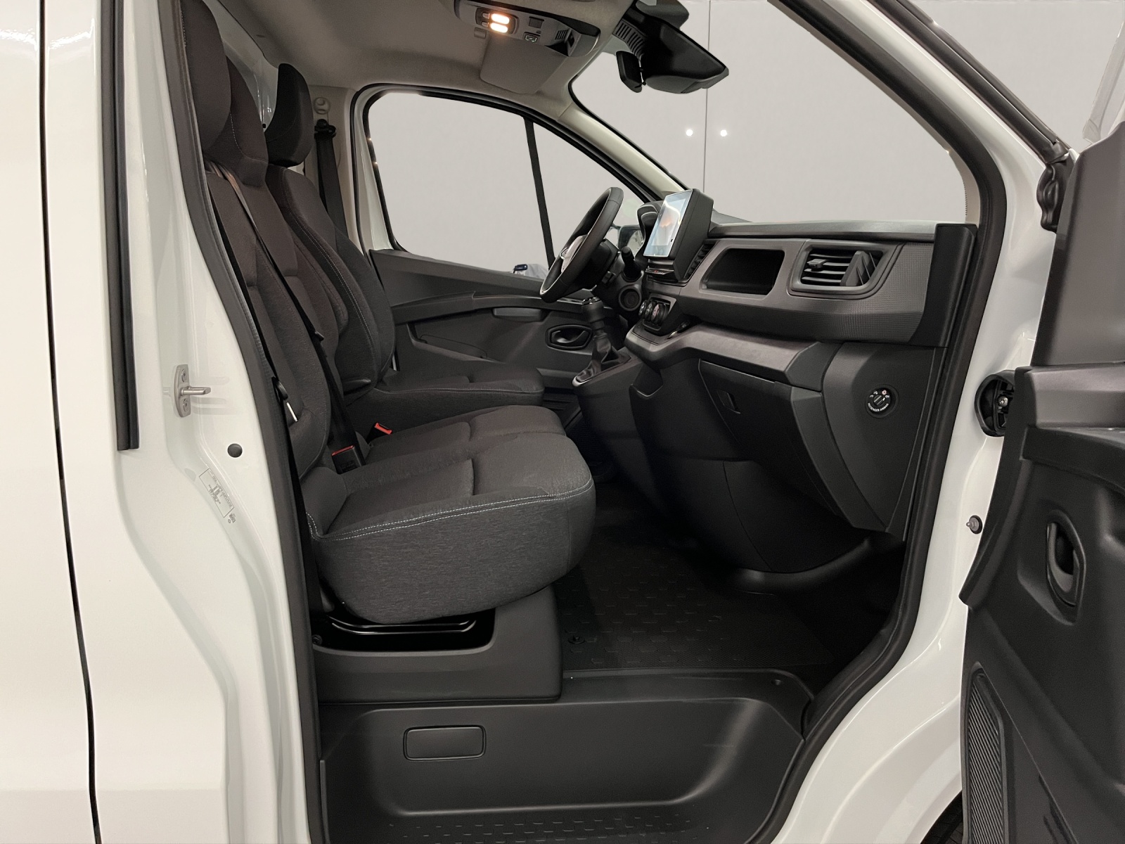 RENAULT Trafic Kaw. 3.0 t L1 H1 2.0 dCi Blue 130 Advance-image-12