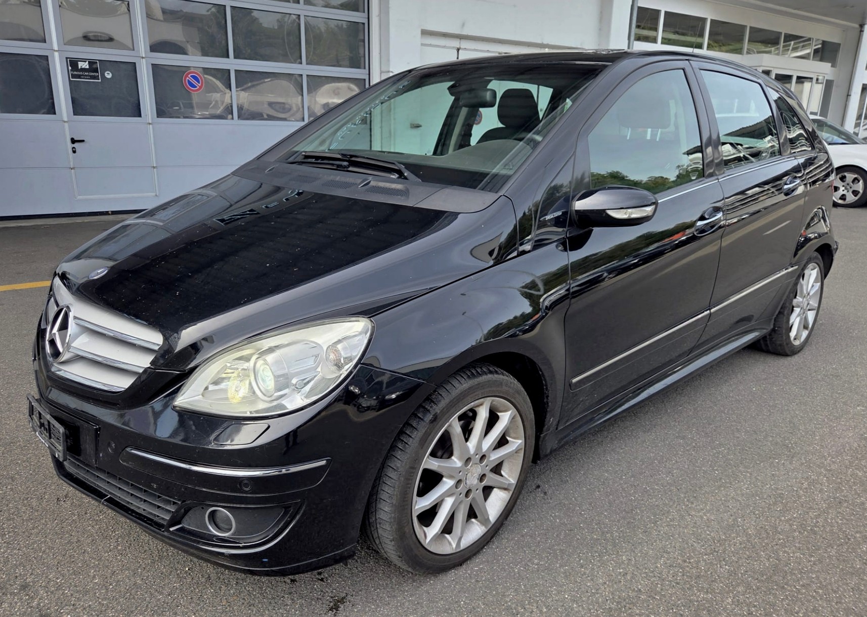 MERCEDES-BENZ B 200 CDI-image-1