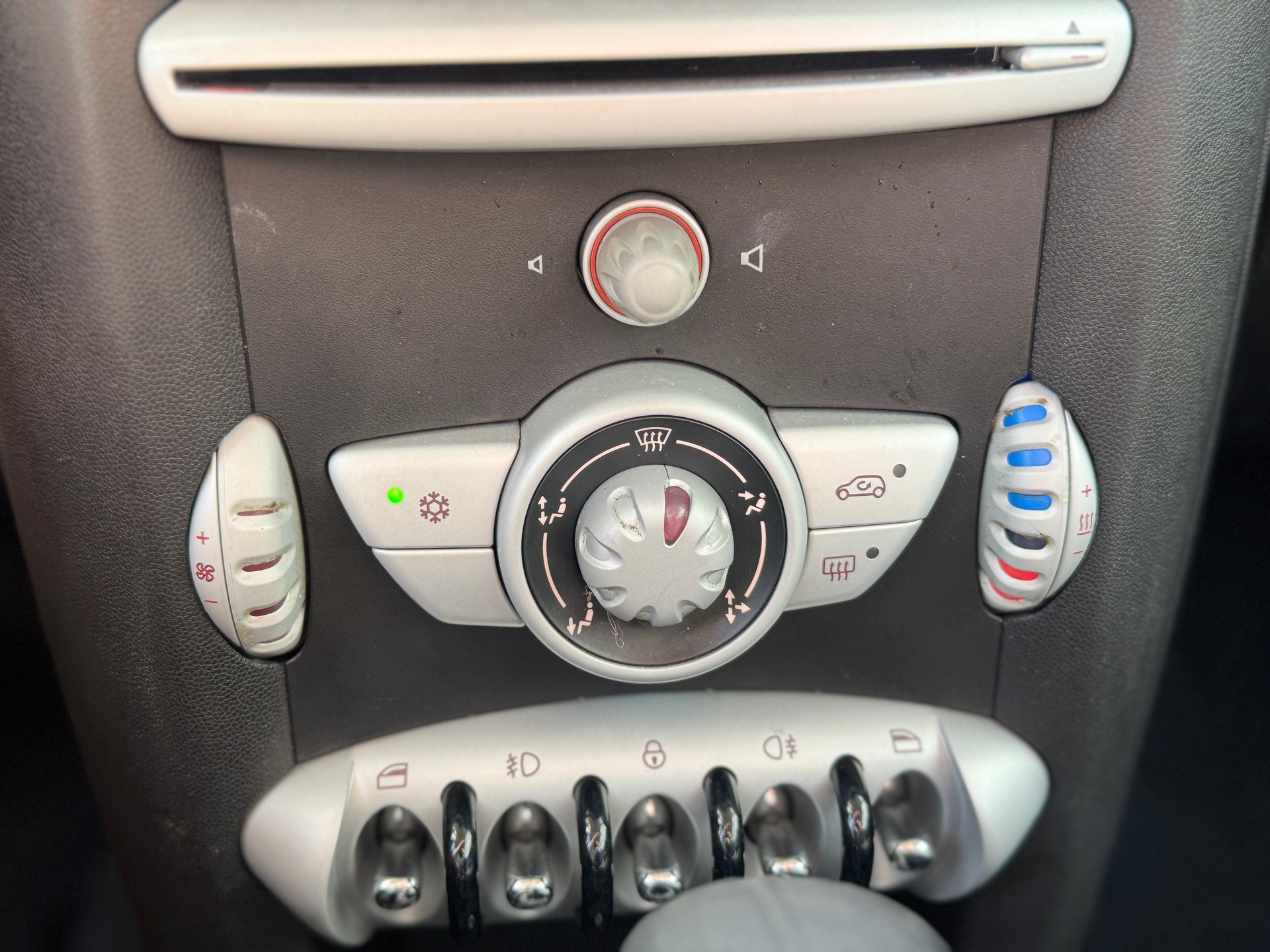 MINI Cooper-image-10