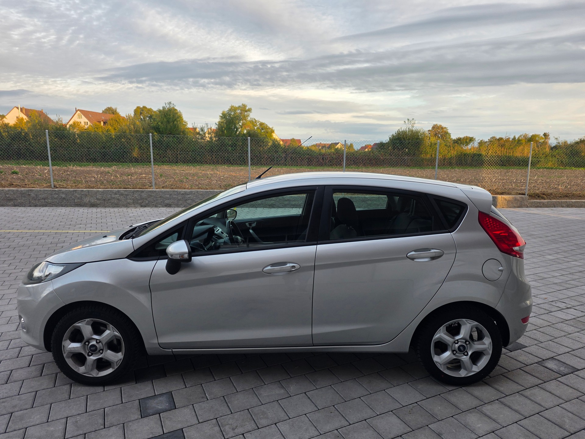FORD Fiesta 1.25 16V Ambiente-image-5
