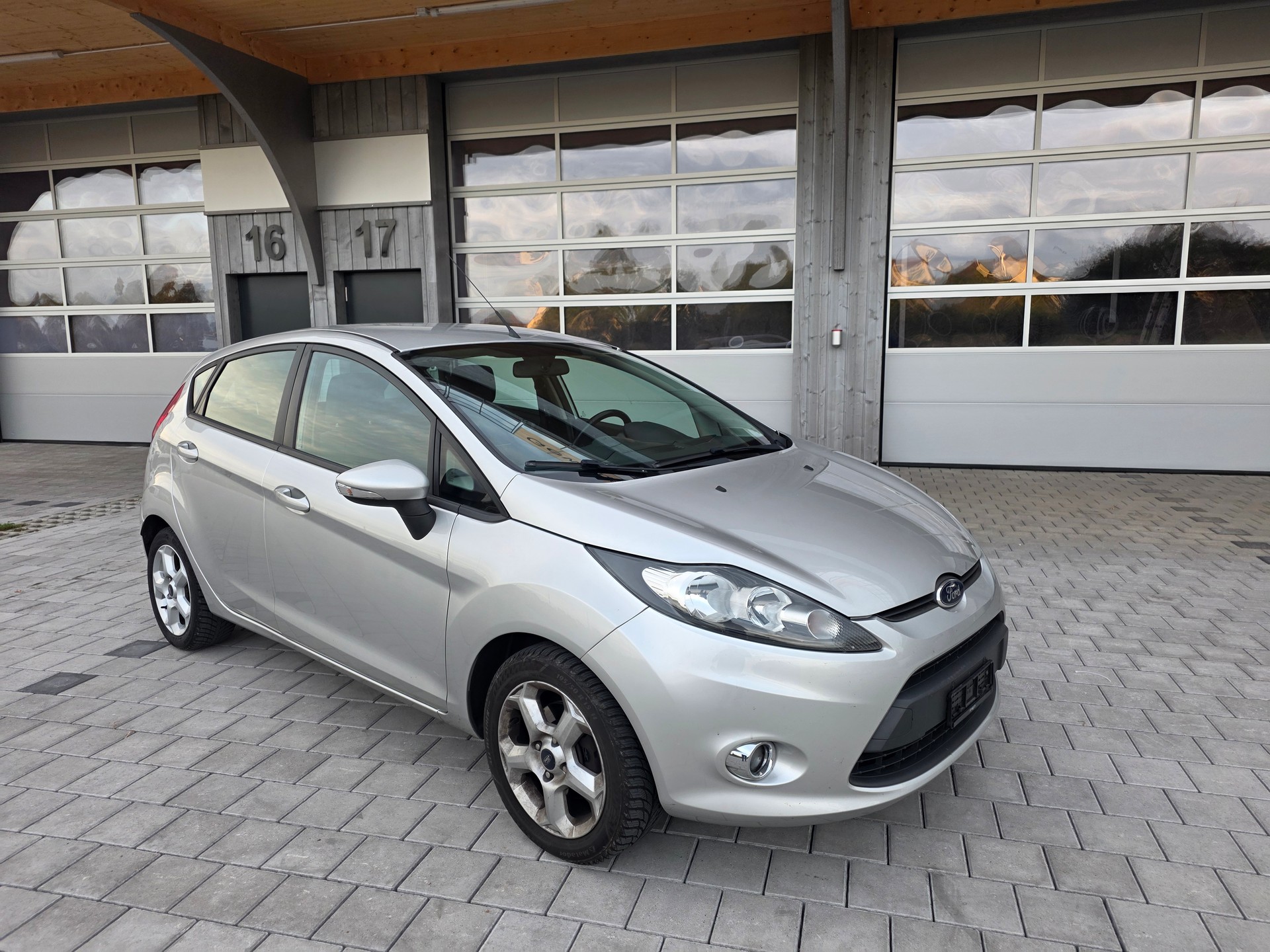FORD Fiesta 1.25 16V Ambiente-image-3