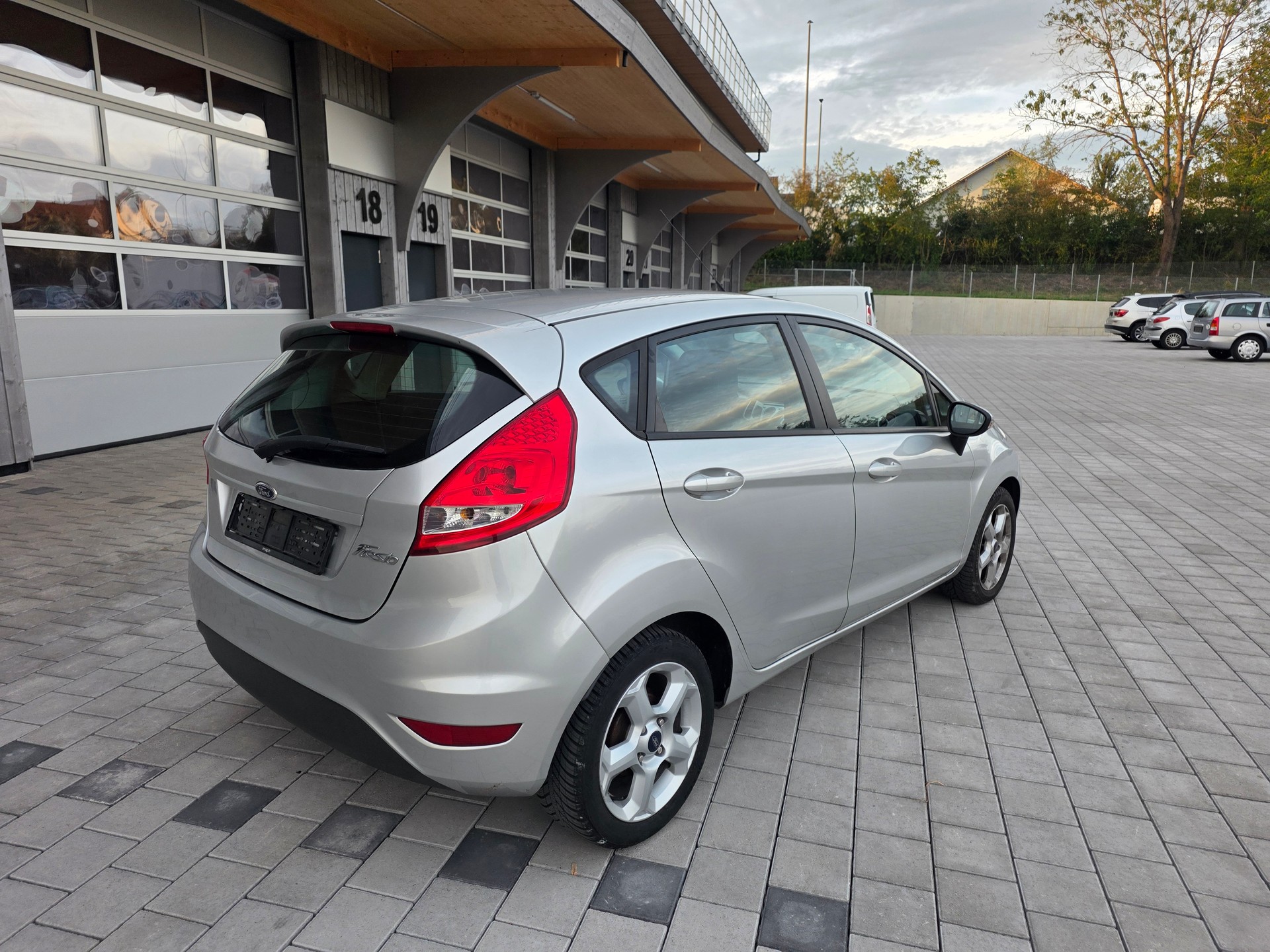 FORD Fiesta 1.25 16V Ambiente-image-7