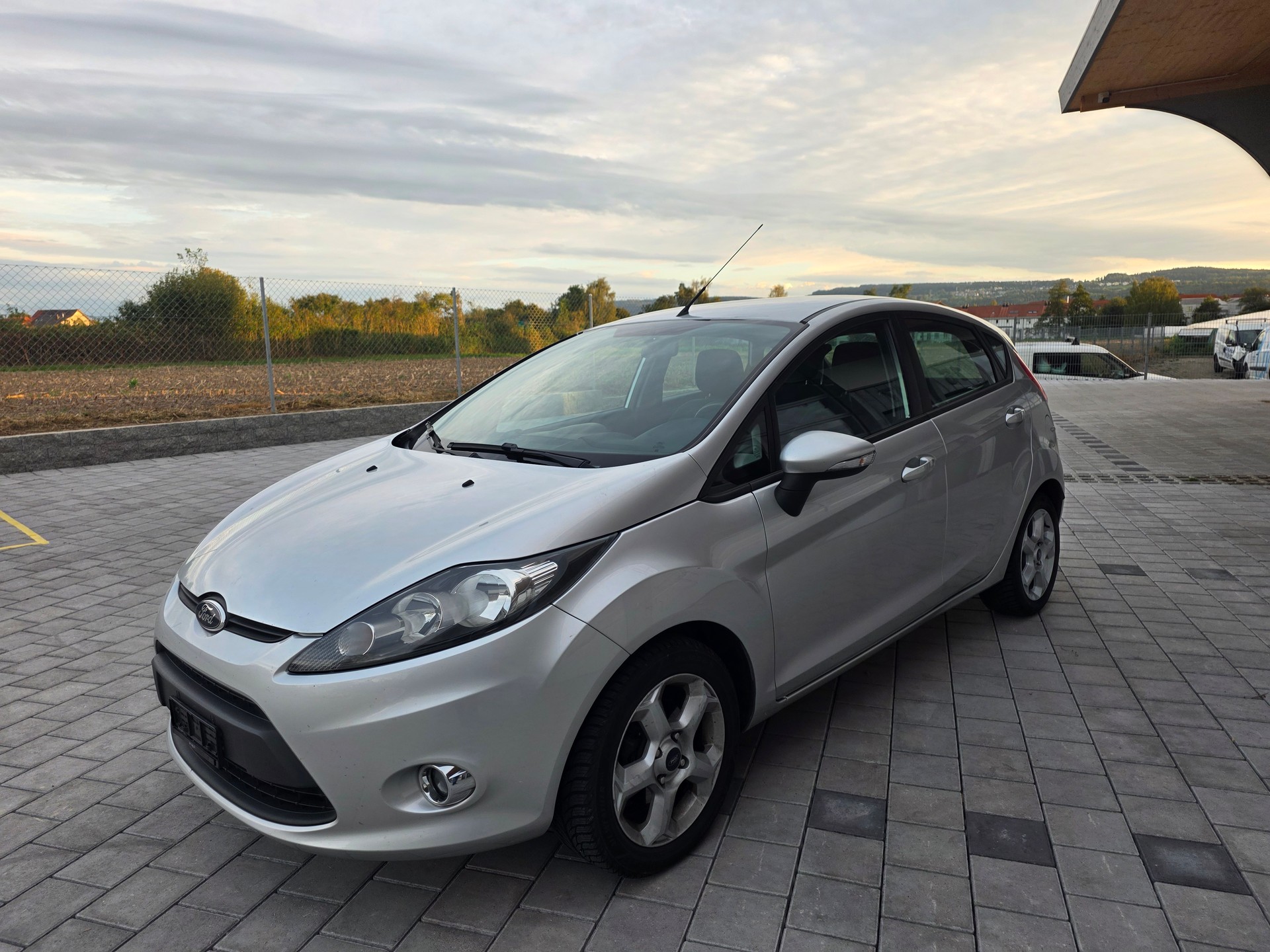 FORD Fiesta 1.25 16V Ambiente-image-2