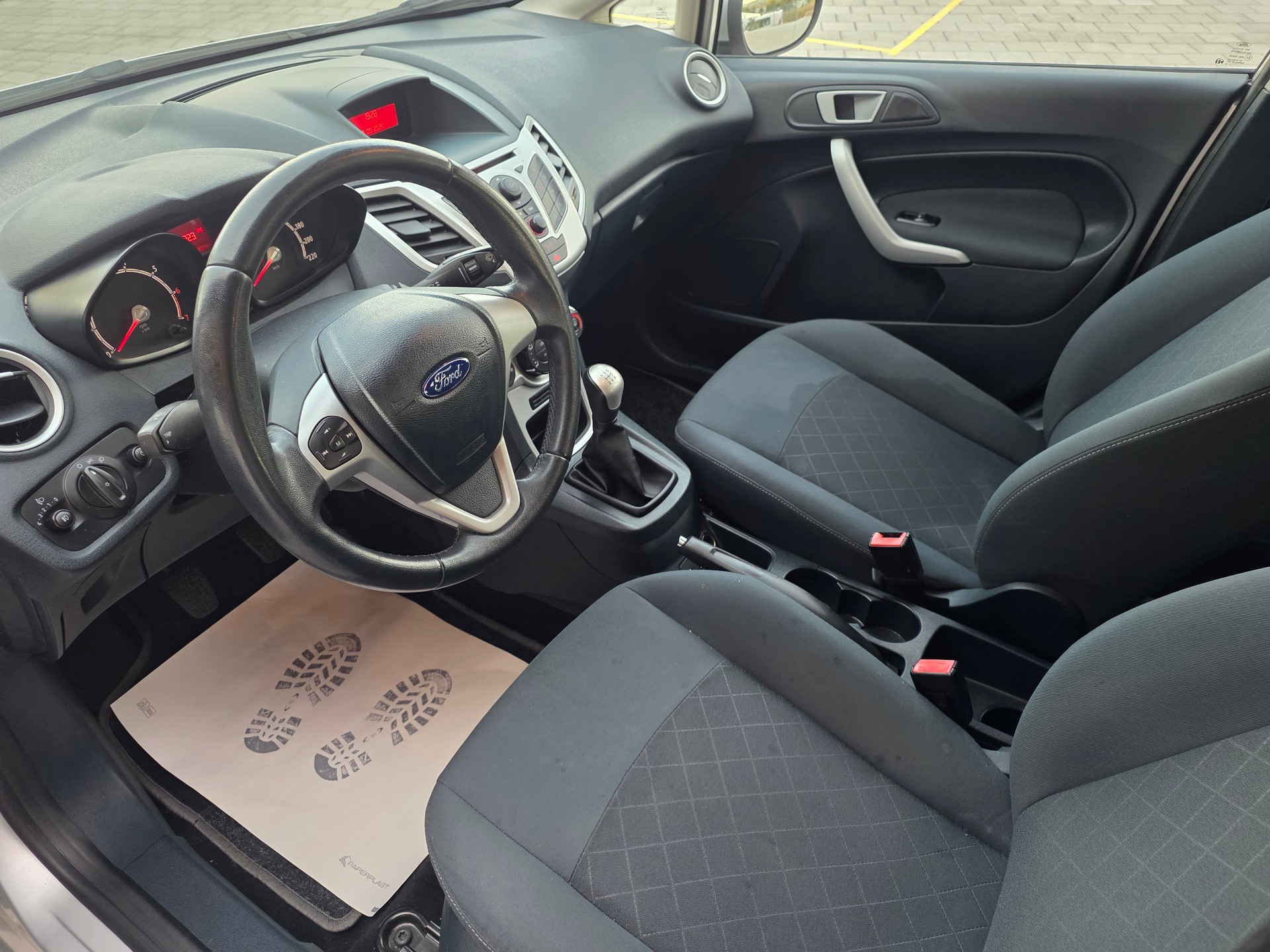 FORD Fiesta 1.25 16V Ambiente-image-10