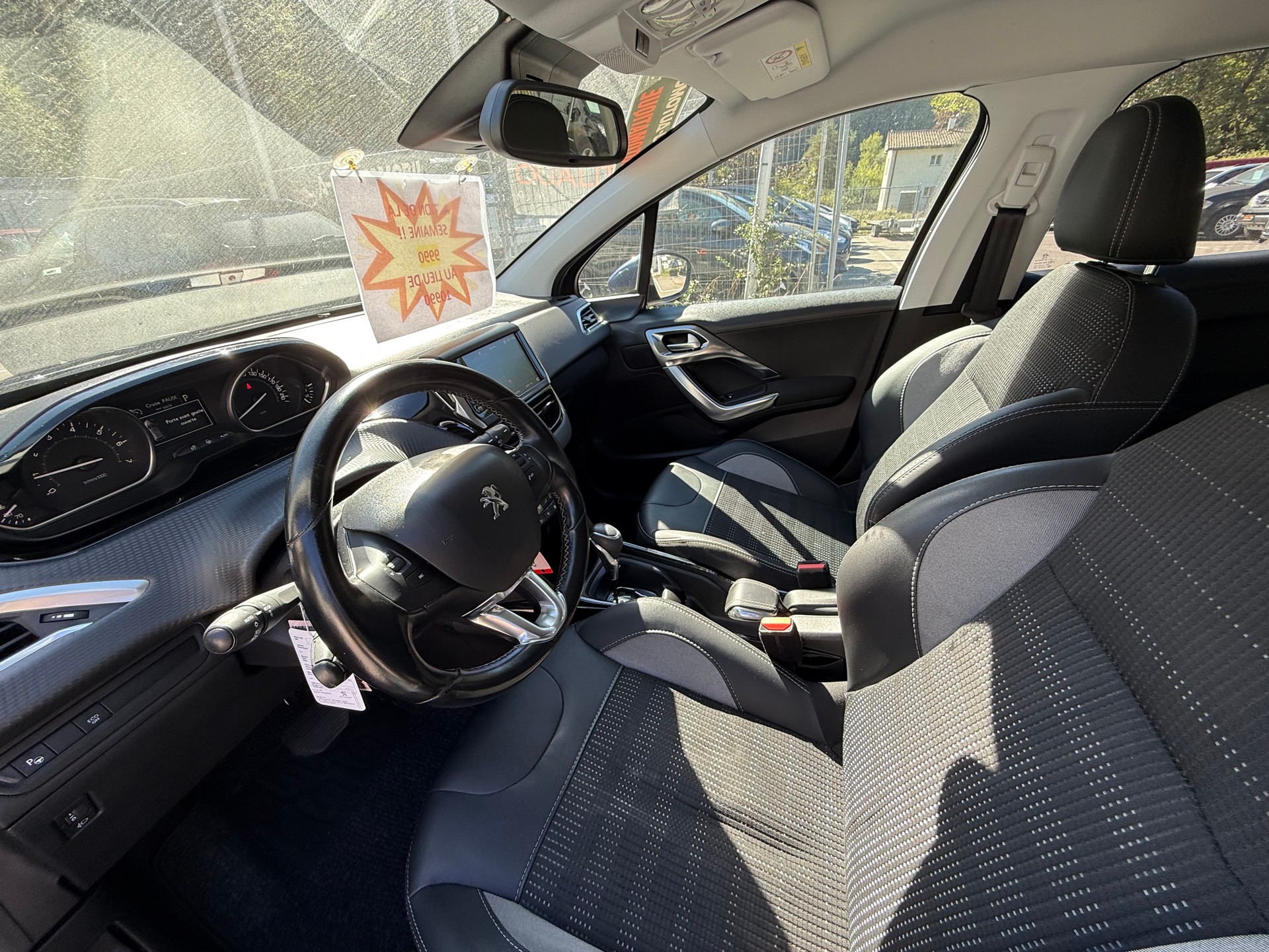 PEUGEOT 2008 1.2 PureTech Style EAT6-image-8