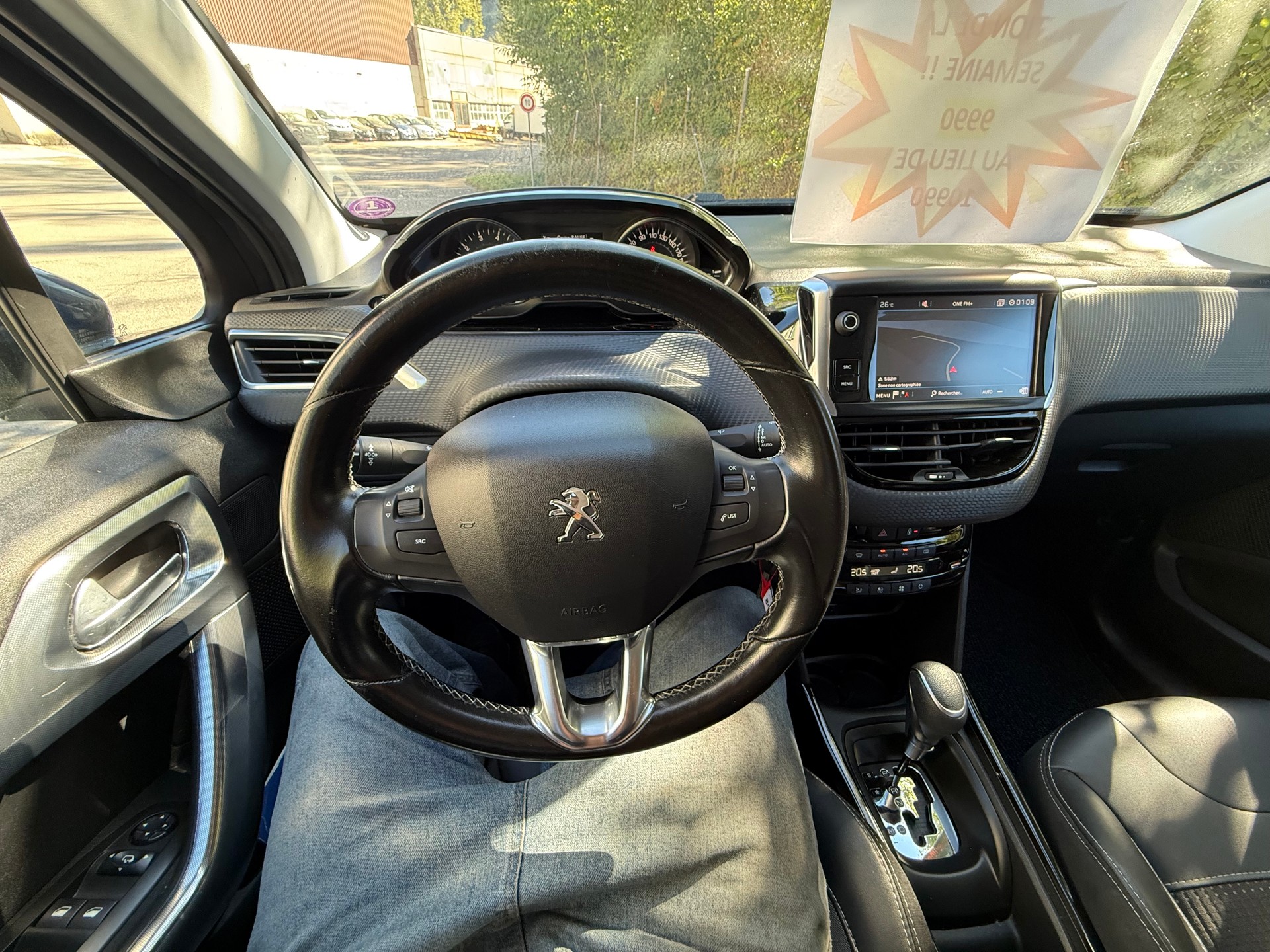 PEUGEOT 2008 1.2 PureTech Style EAT6-image-27