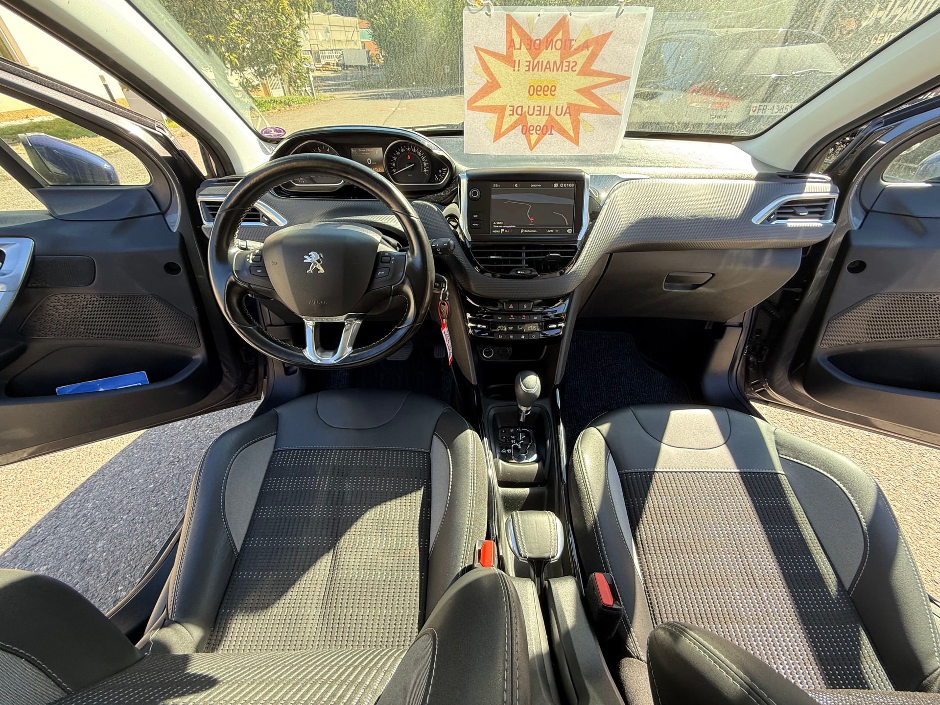 PEUGEOT 2008 1.2 PureTech Style EAT6-image-23