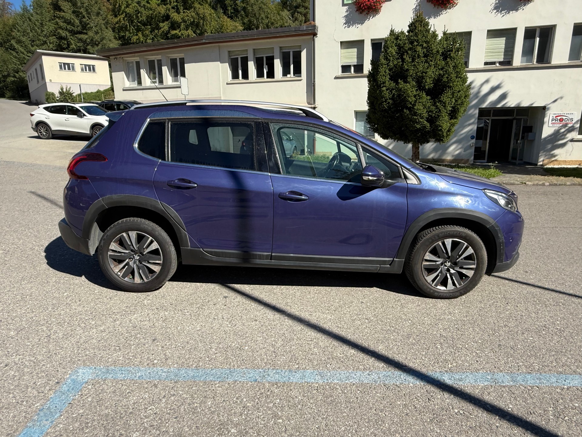 PEUGEOT 2008 1.2 PureTech Style EAT6-image-7