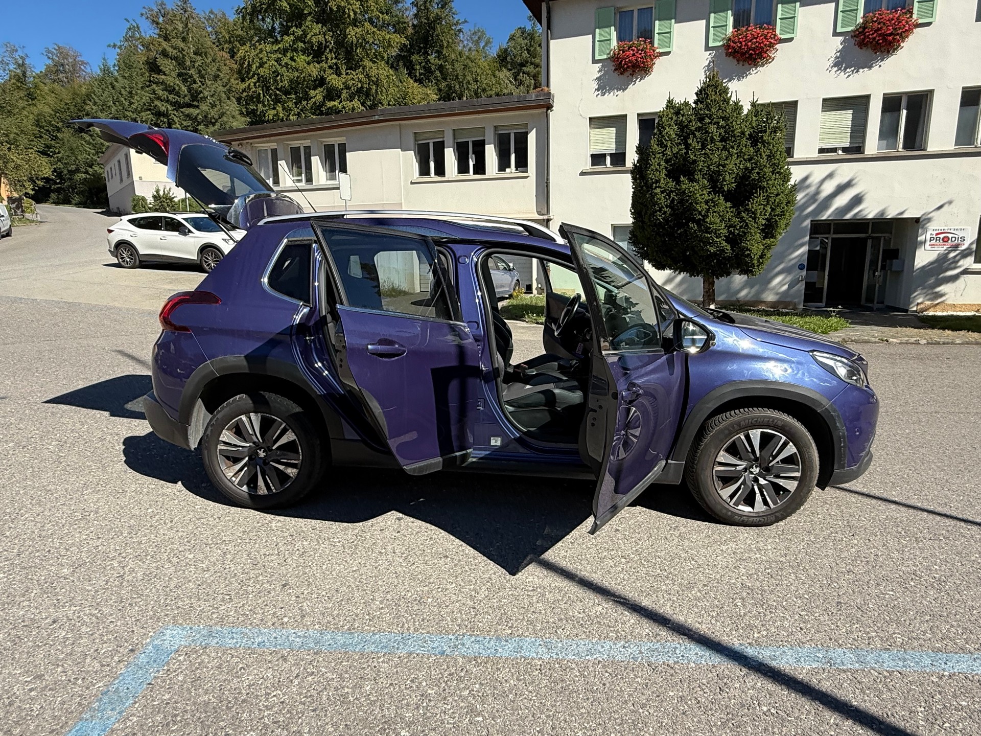PEUGEOT 2008 1.2 PureTech Style EAT6-image-20