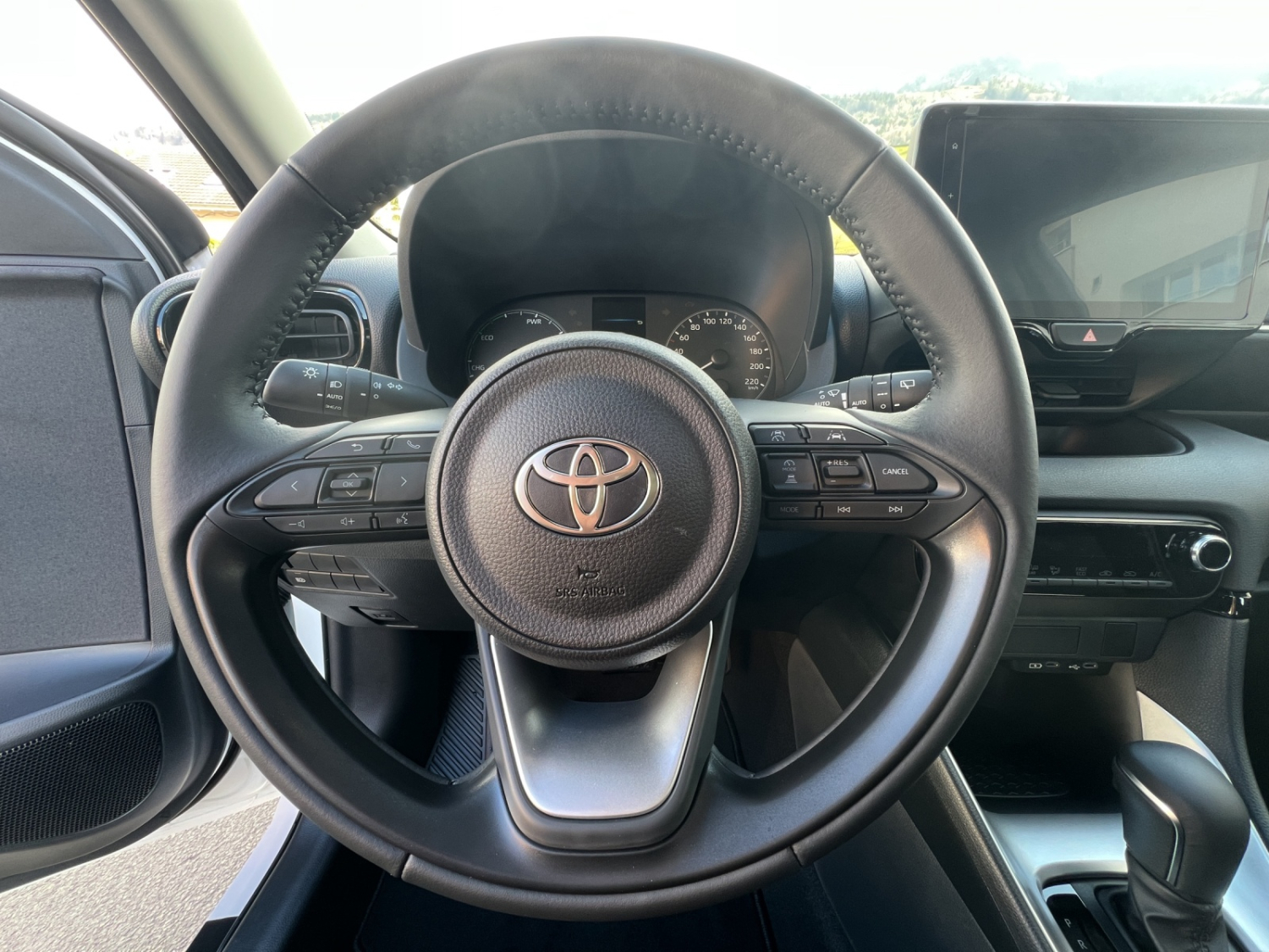 TOYOTA Yaris 1.5 VVT-i HSD Comfort-image-11