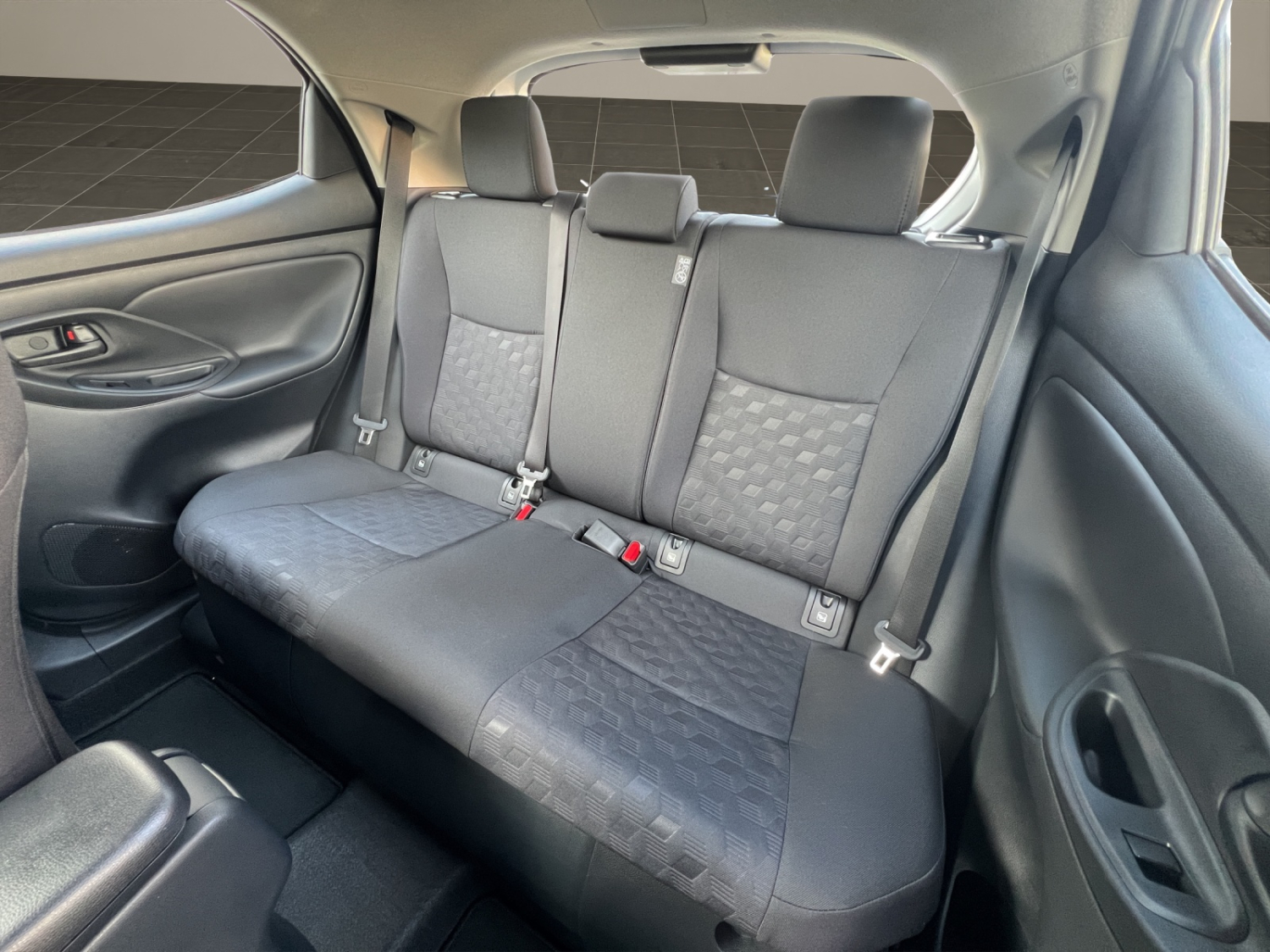 TOYOTA Yaris 1.5 VVT-i HSD Comfort-image-16