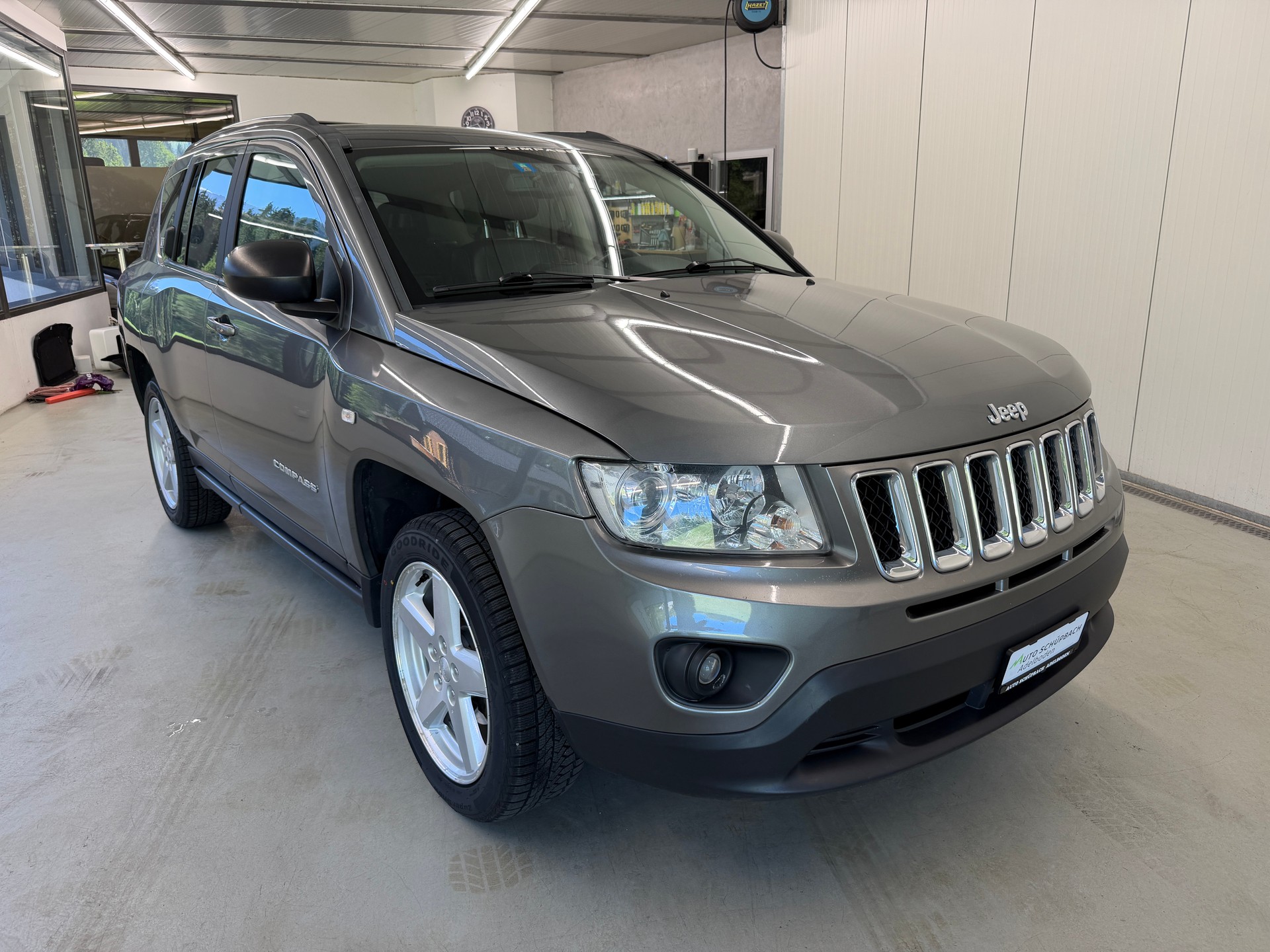JEEP Compass 2.2 CRD Limited-image-0