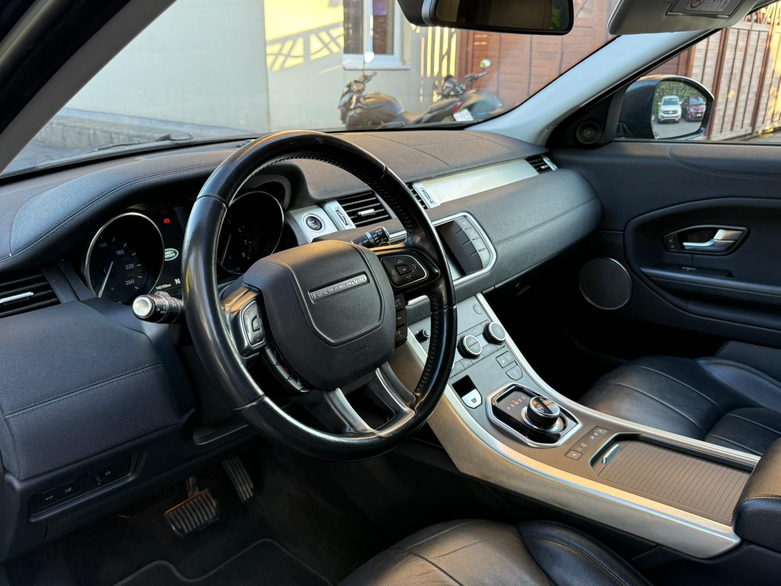 LAND ROVER Range Rover Evoque 2.0 Si4 SE AT9-image-2