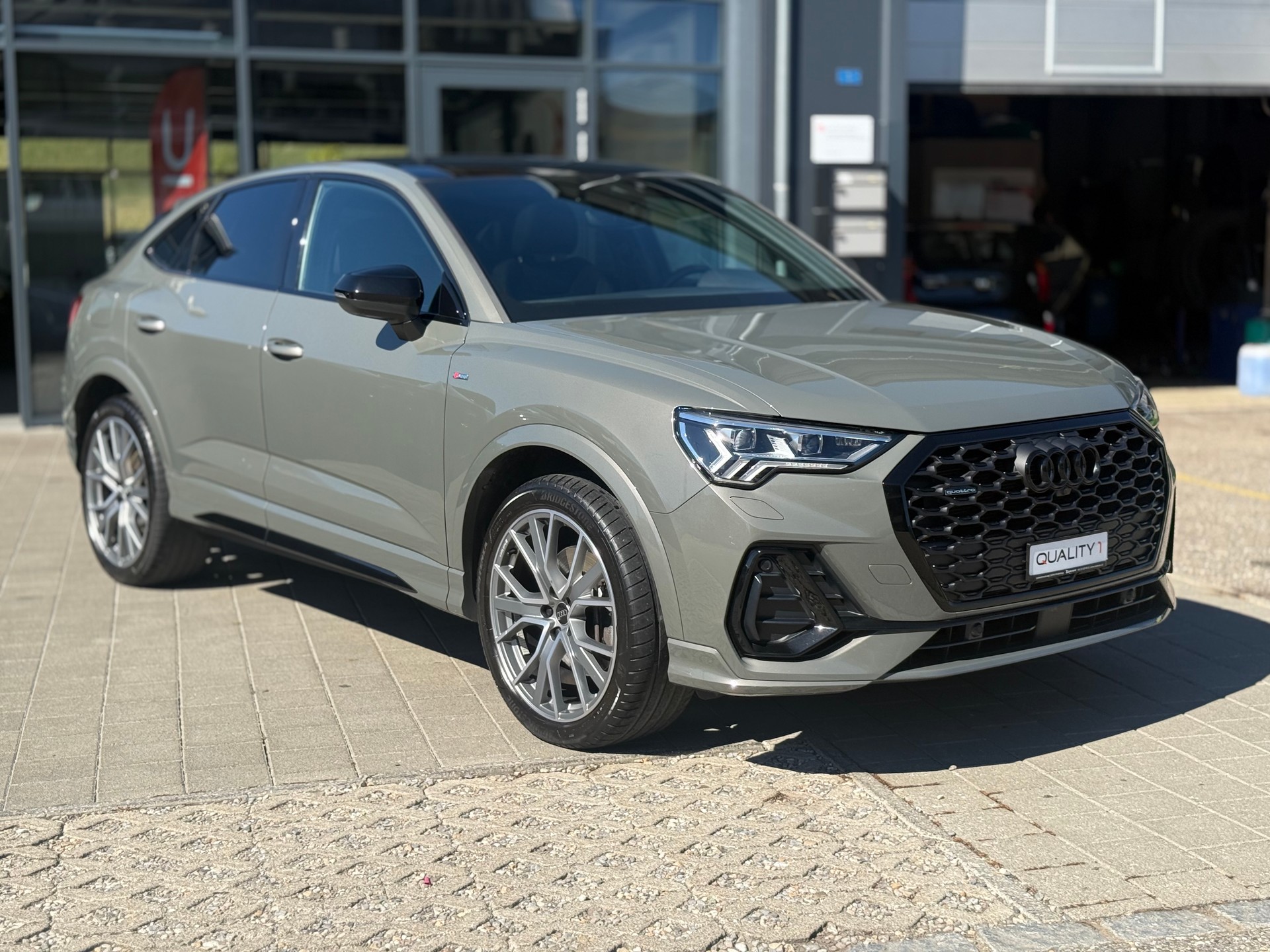AUDI AUDI Q3 Sportback 40 TDI S line quattro S-tronic-image-3
