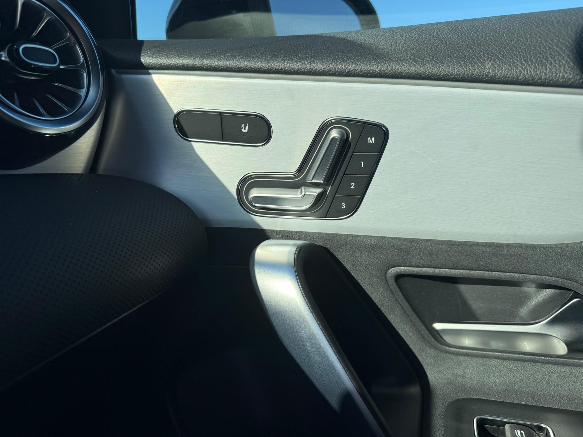 MERCEDES-BENZ A 220 AMG Line 4m-image-12