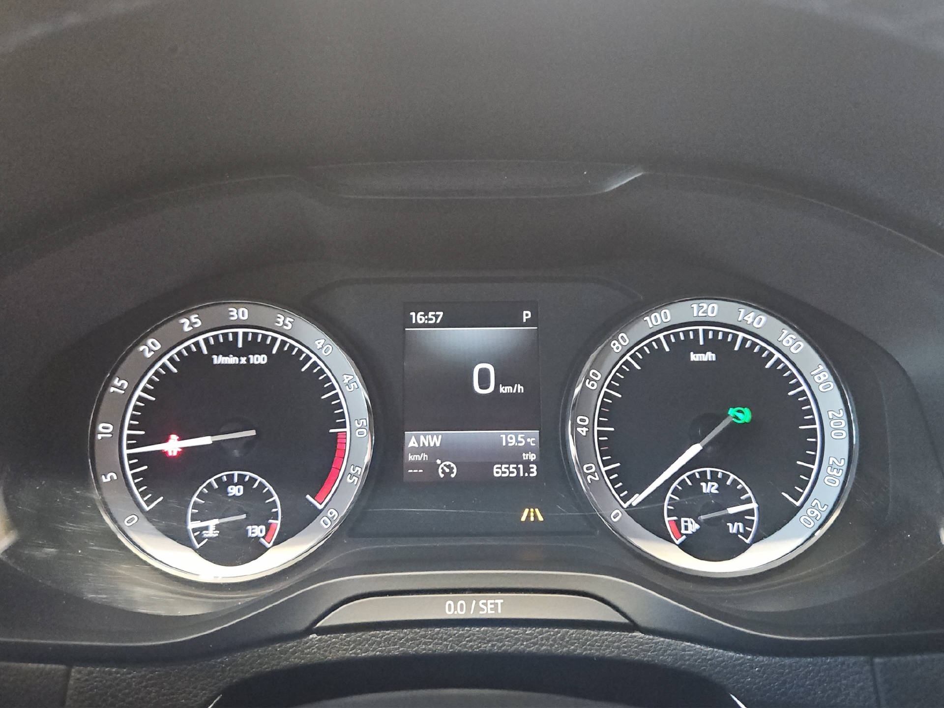 SKODA Karoq 2.0 TDI Style 4x4 DSG-image-8