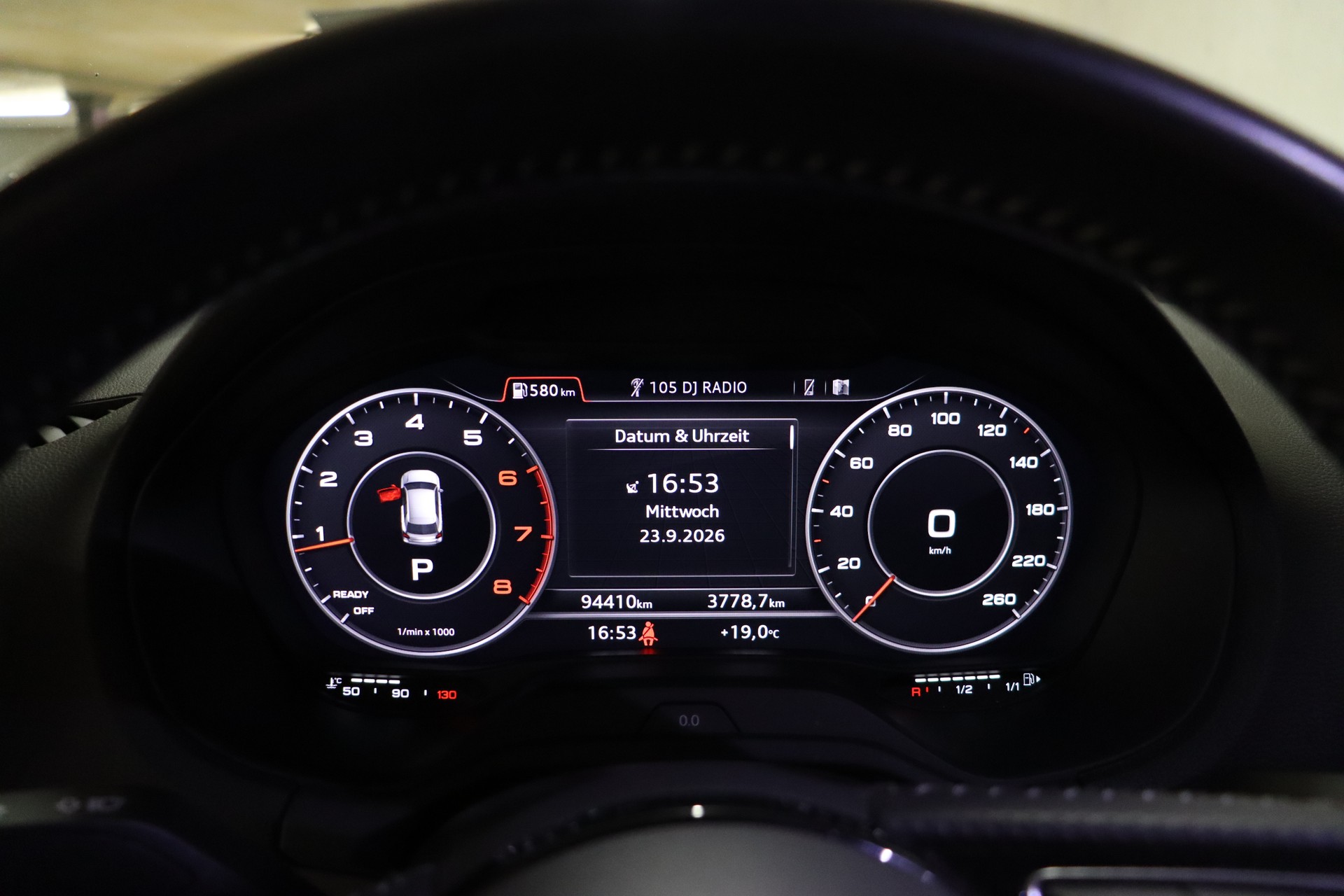 AUDI Q2 2.0 TFSI sport quattro S-tronic-image-23