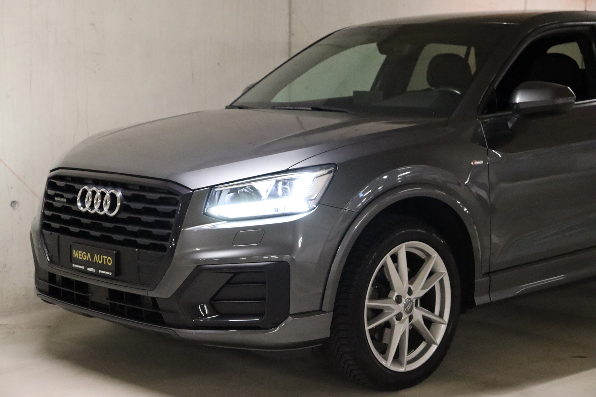 AUDI Q2 2.0 TFSI sport quattro S-tronic-image-2