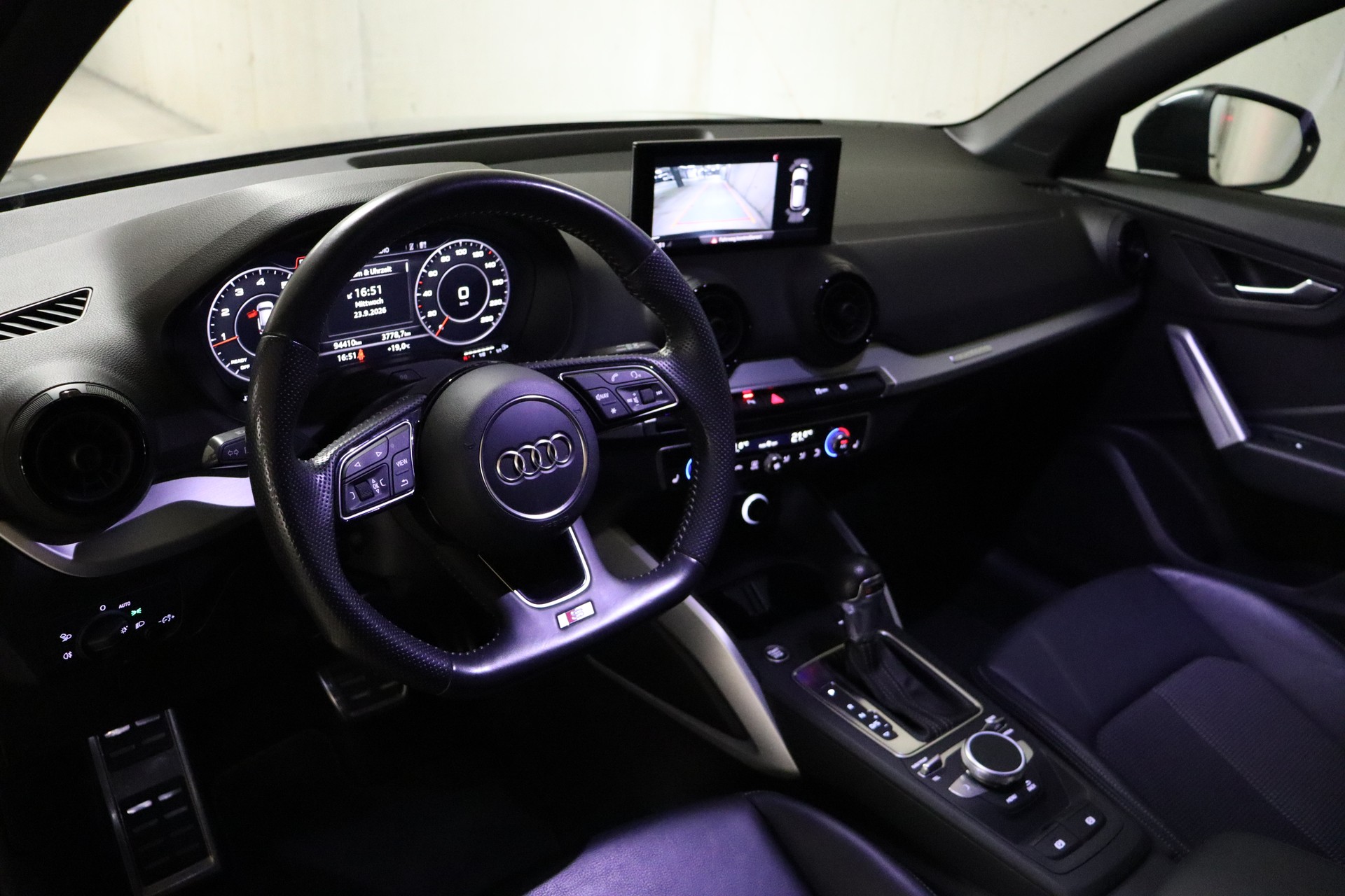 AUDI Q2 2.0 TFSI sport quattro S-tronic-image-9