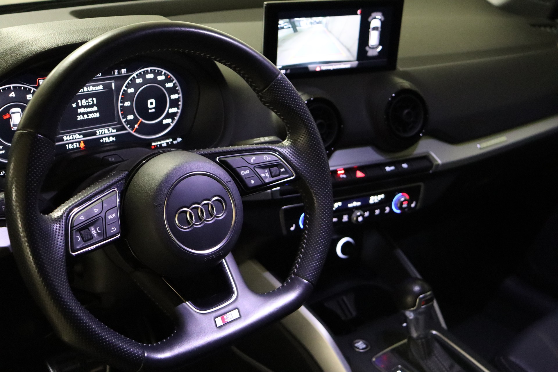 AUDI Q2 2.0 TFSI sport quattro S-tronic-image-10