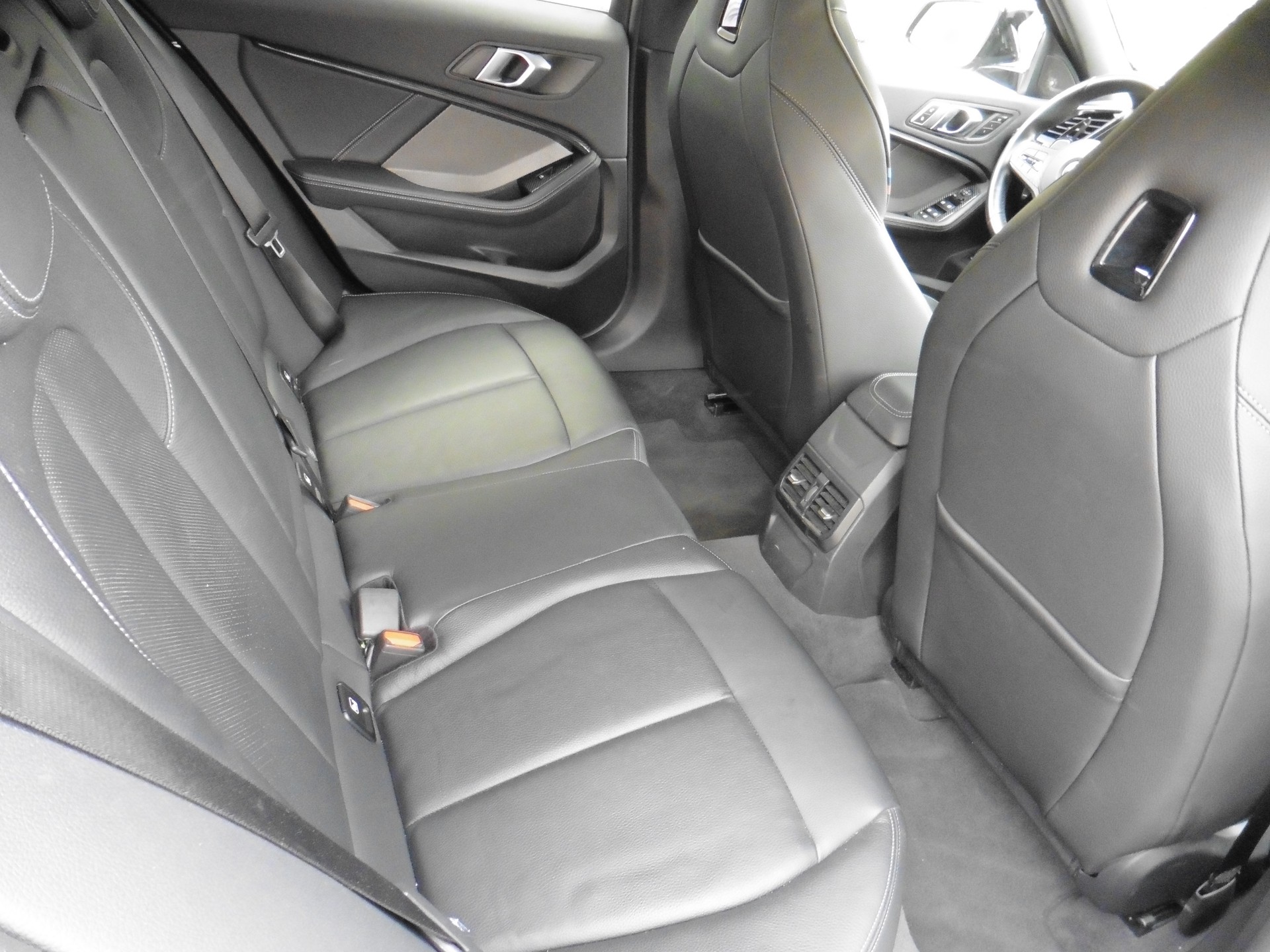 BMW M135i xDrive Steptronic-image-23