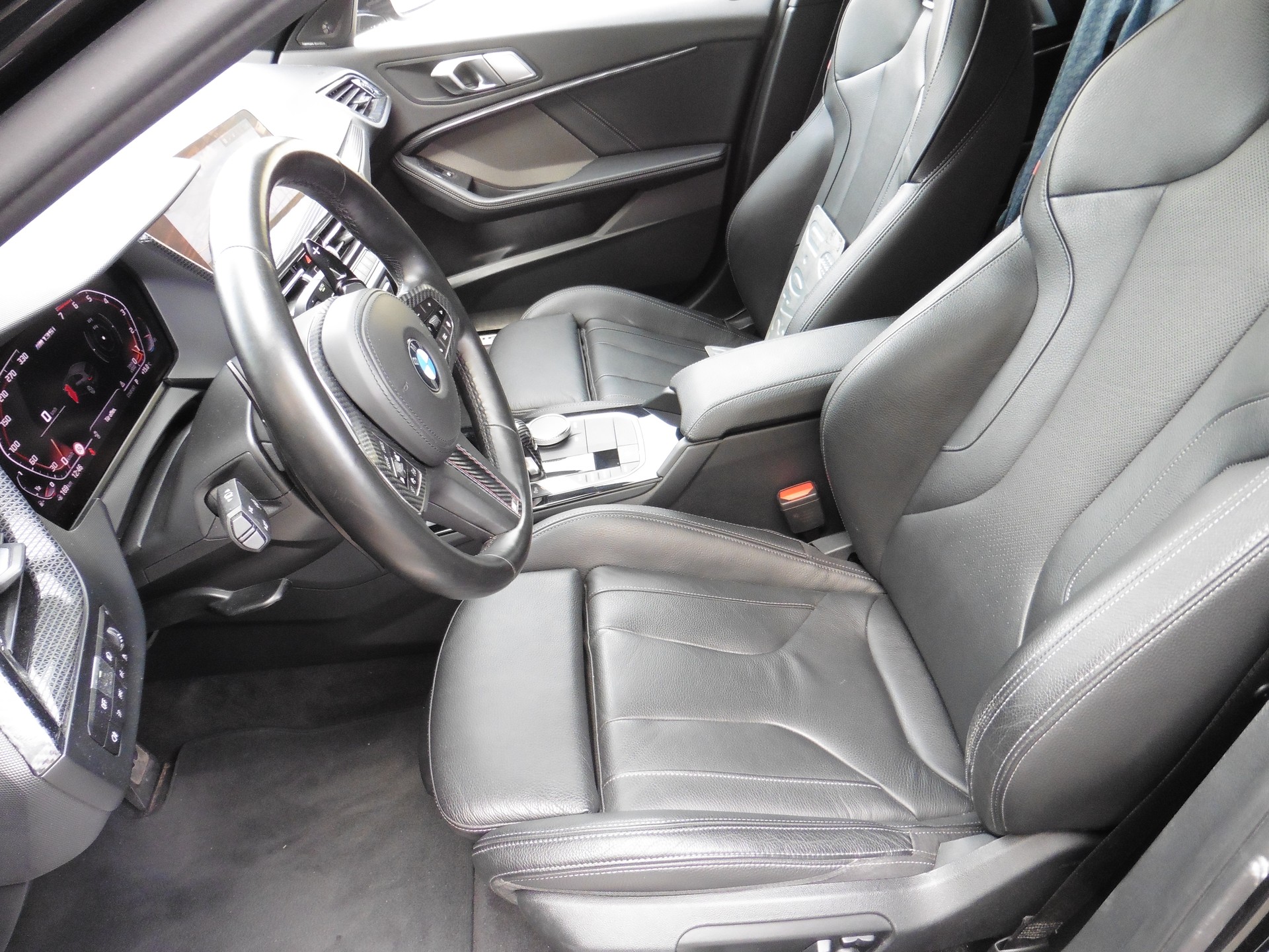 BMW M135i xDrive Steptronic-image-15