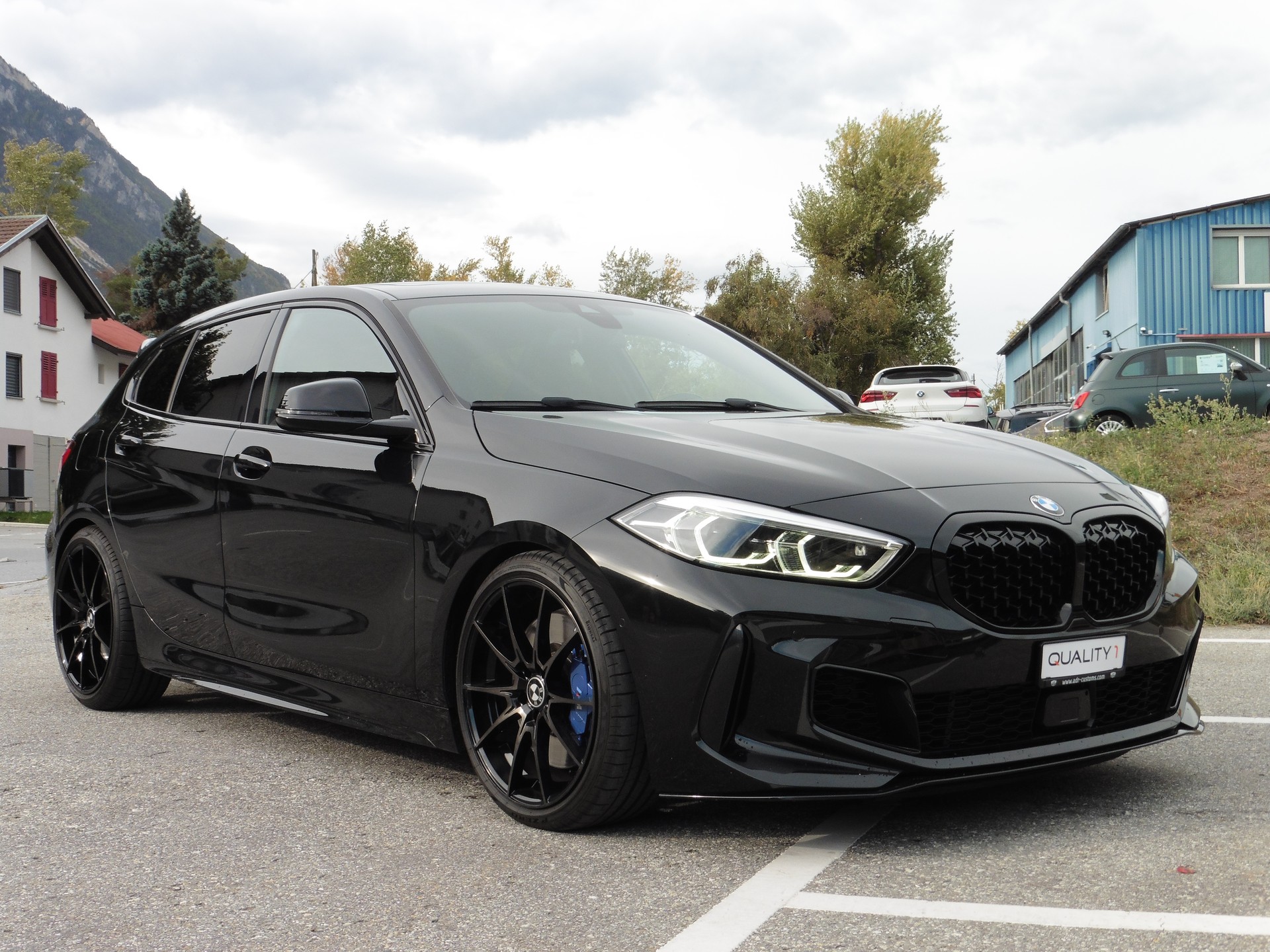 BMW M135i xDrive Steptronic-showroom-element-2