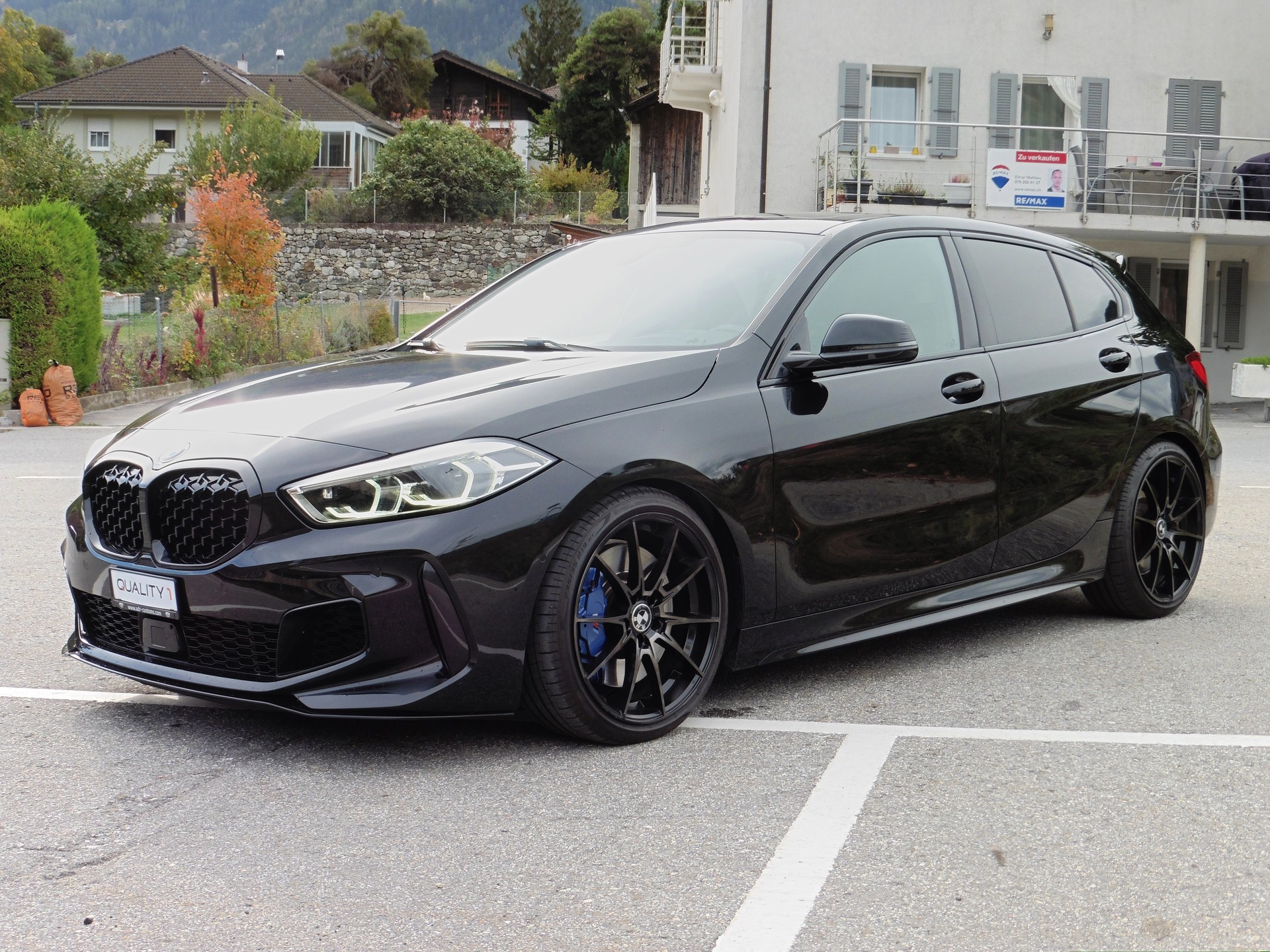 BMW M135i xDrive Steptronic-showroom-element-1