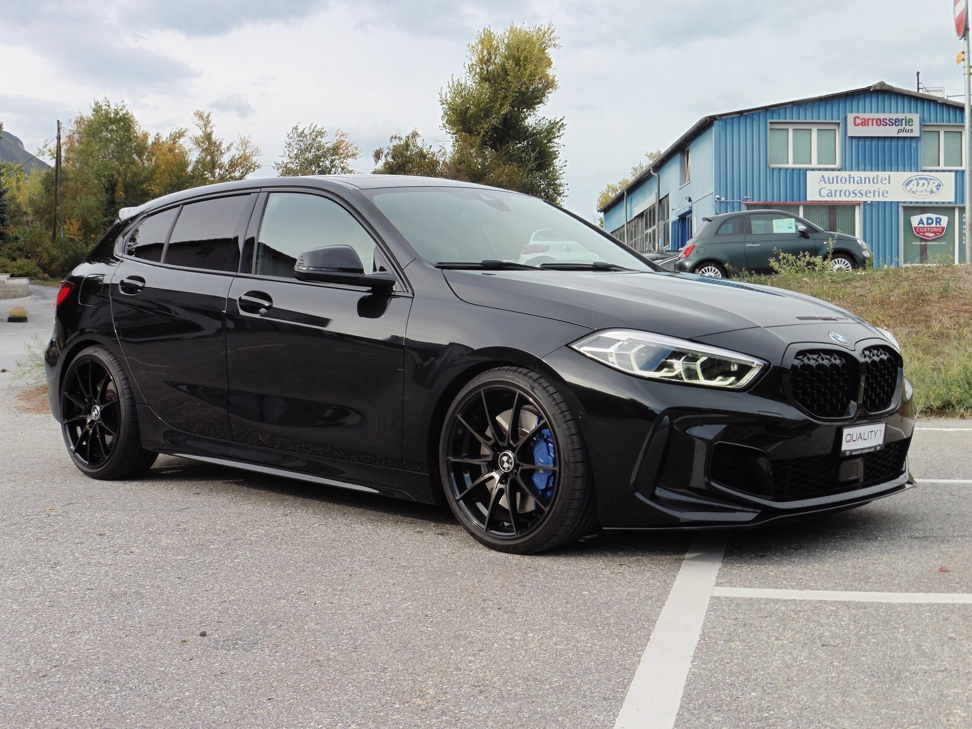 BMW M135i xDrive Steptronic-showroom-element-3