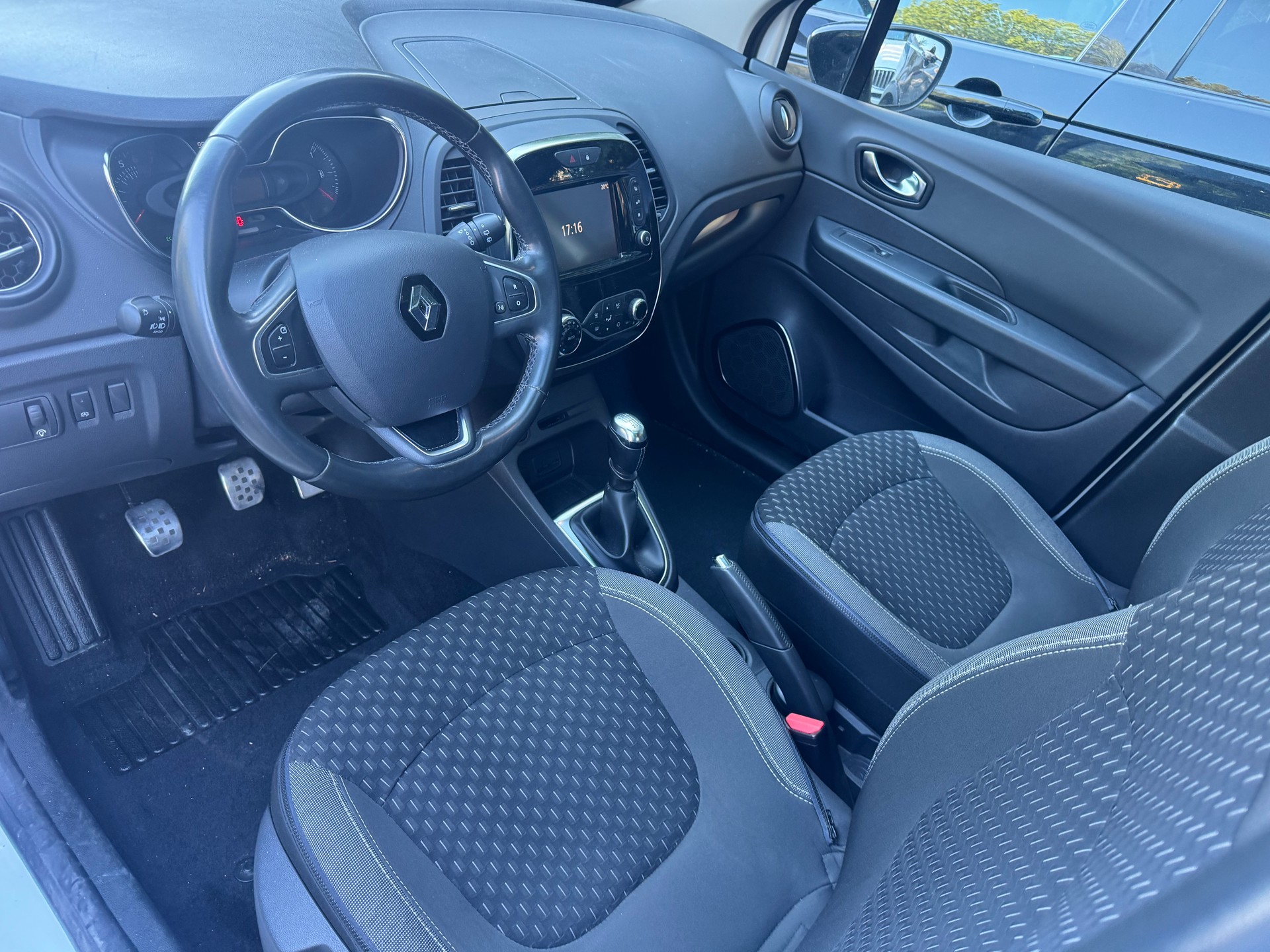 RENAULT Captur 1.2 T 16V Intens-image-8