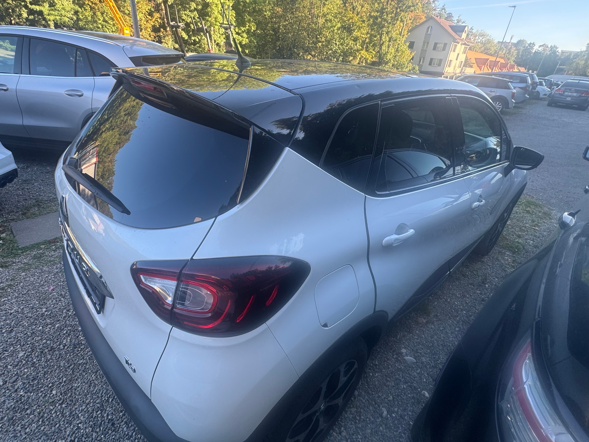RENAULT Captur 1.2 T 16V Intens-image-3