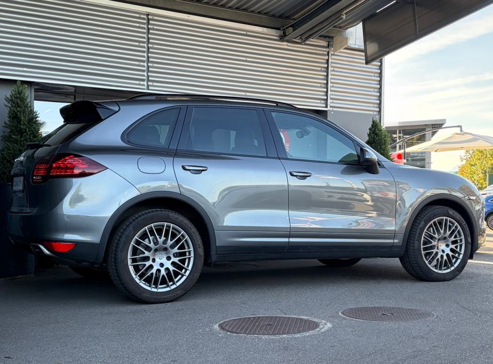 PORSCHE Cayenne Diesel-showroom-element-2