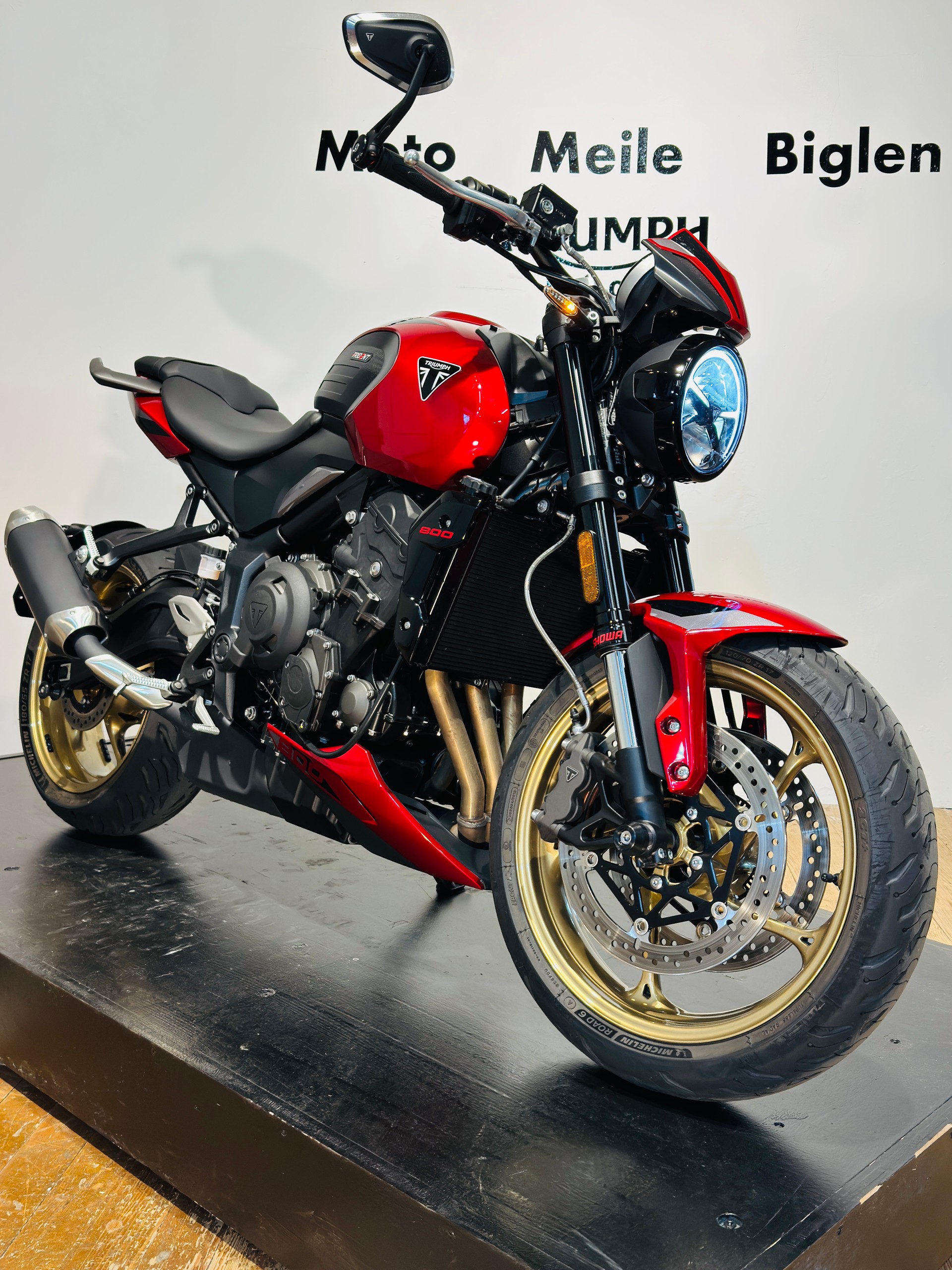 TRIUMPH Trident 800