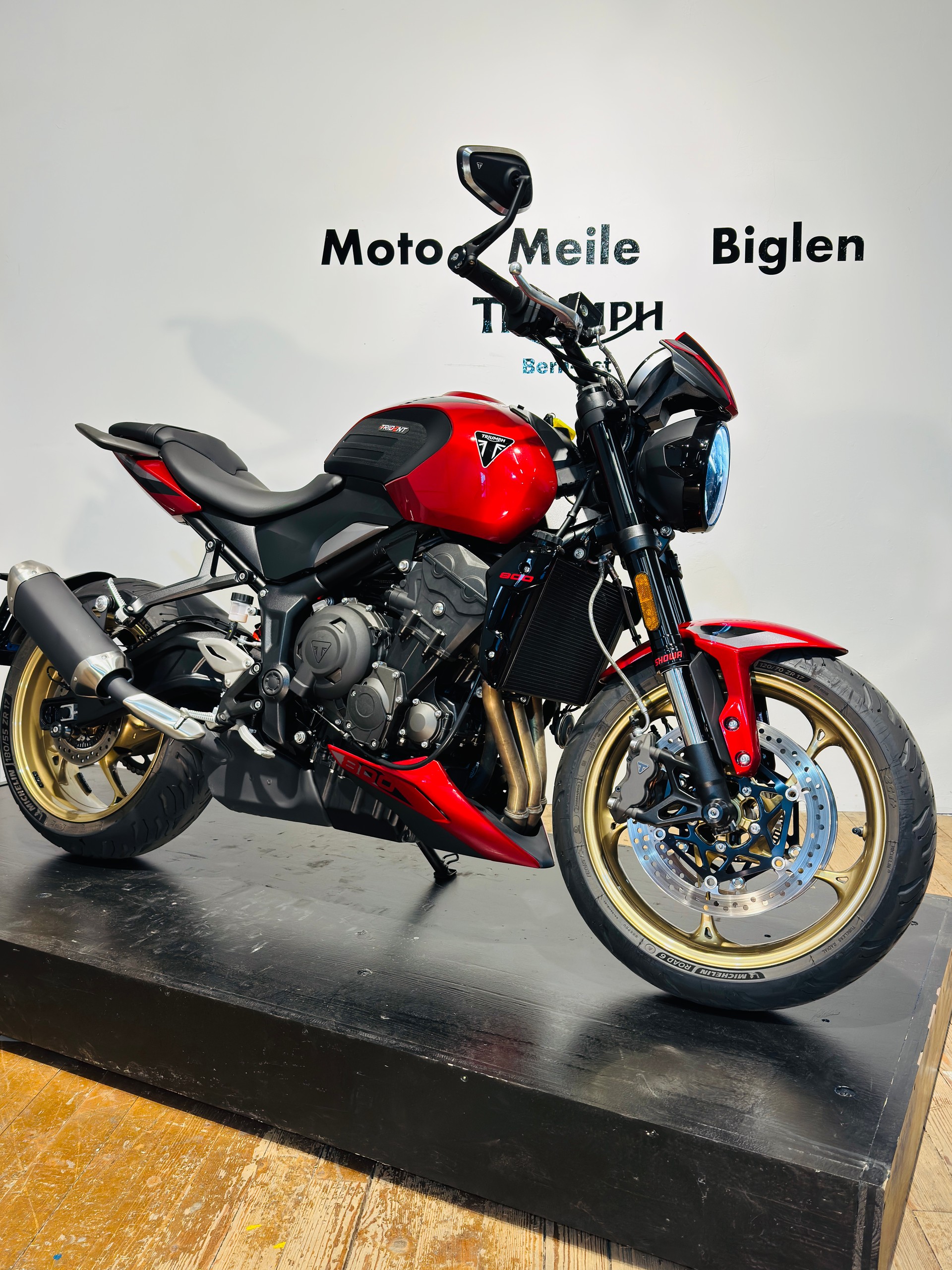 TRIUMPH Trident 800-showroom-element-1