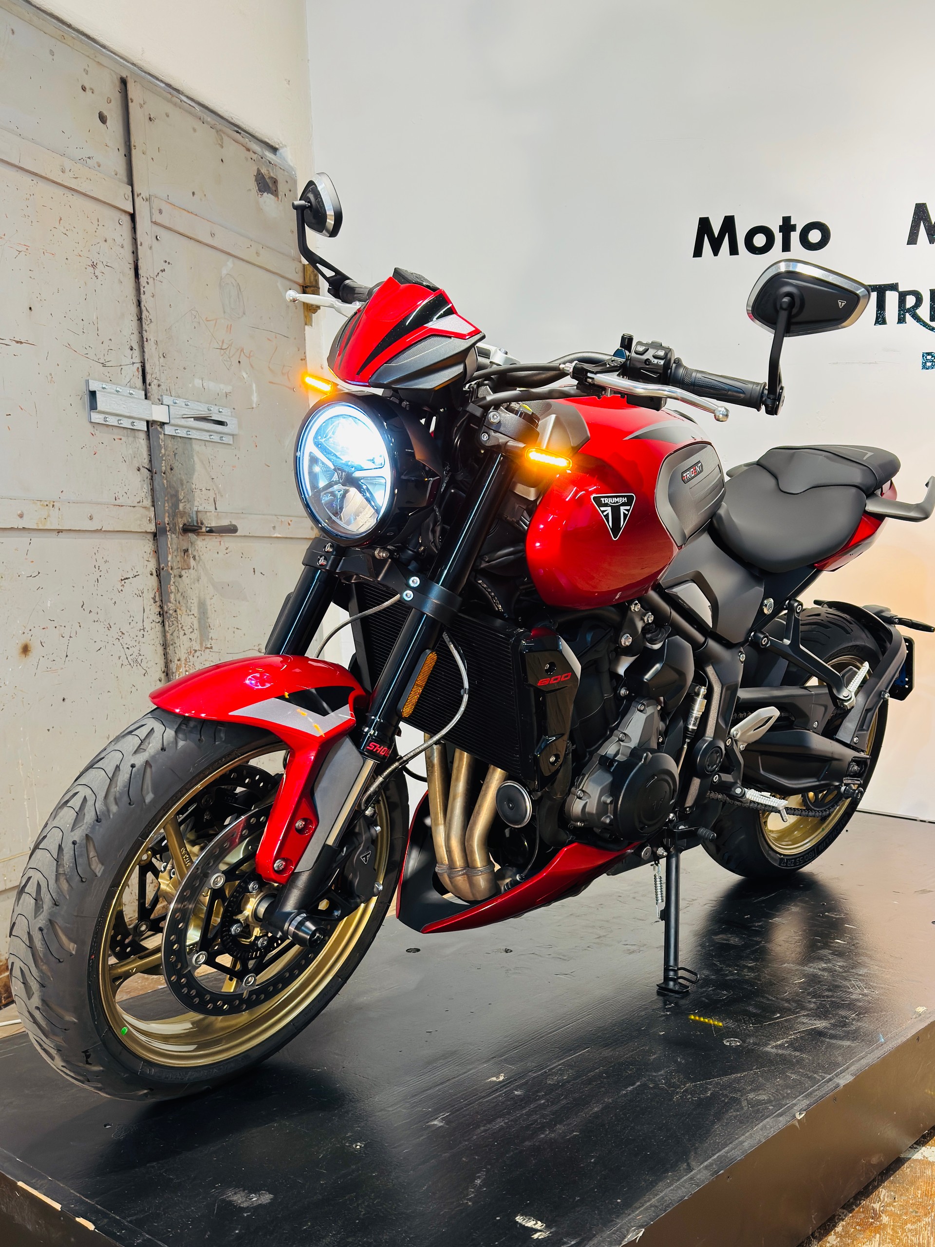 TRIUMPH Trident 800-image-6