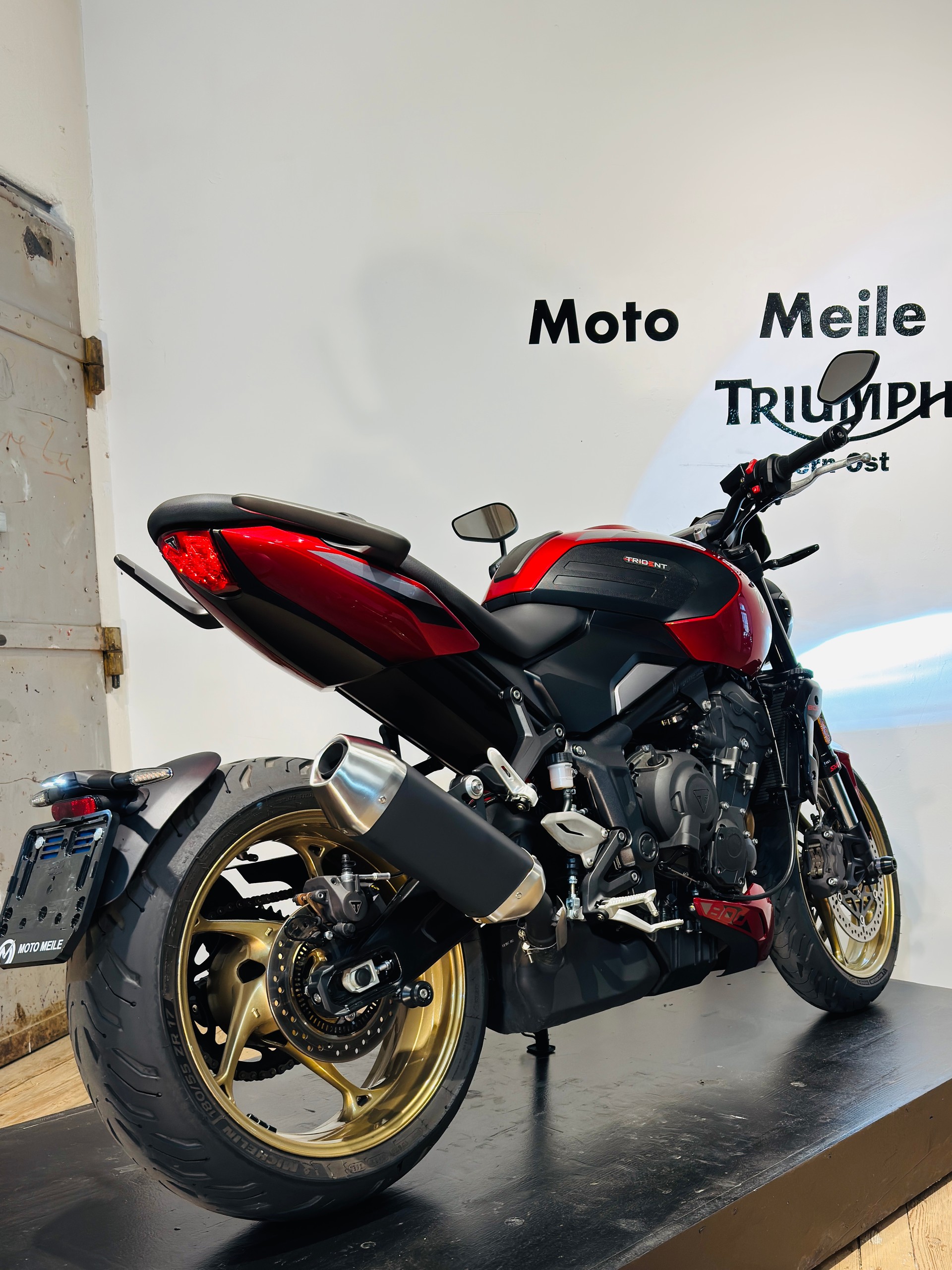 TRIUMPH Trident 800-showroom-element-3
