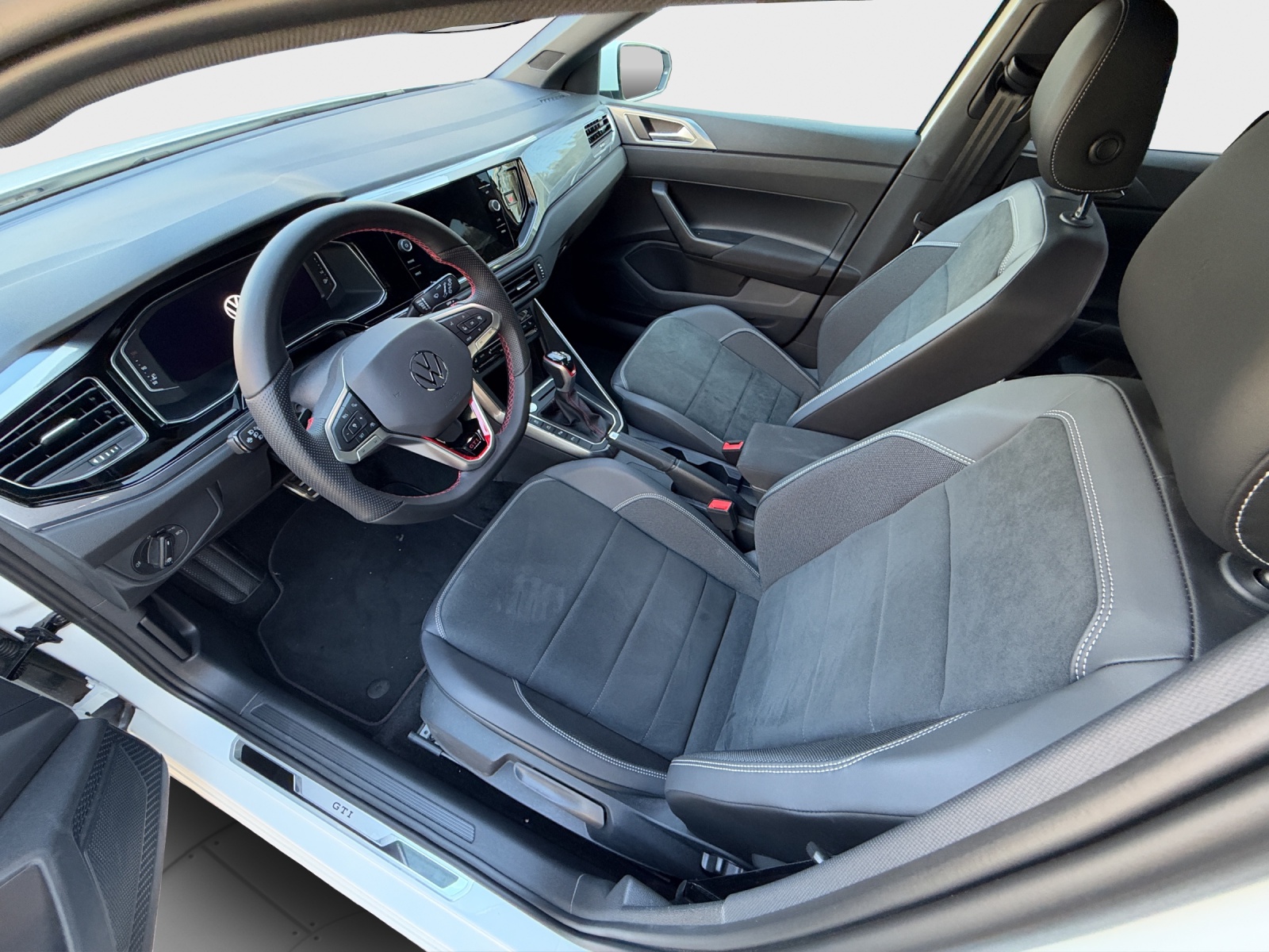 VW Polo 2.0 TSI GTI DSG-image-8