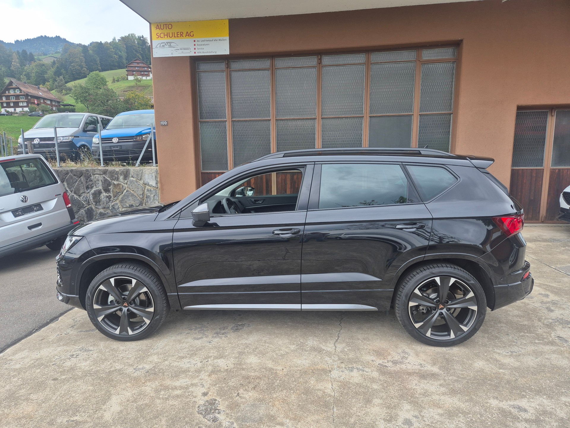 CUPRA Ateca 2.0TSI 4Drive DSG mit AHK und Panoramadach usw...-image-1