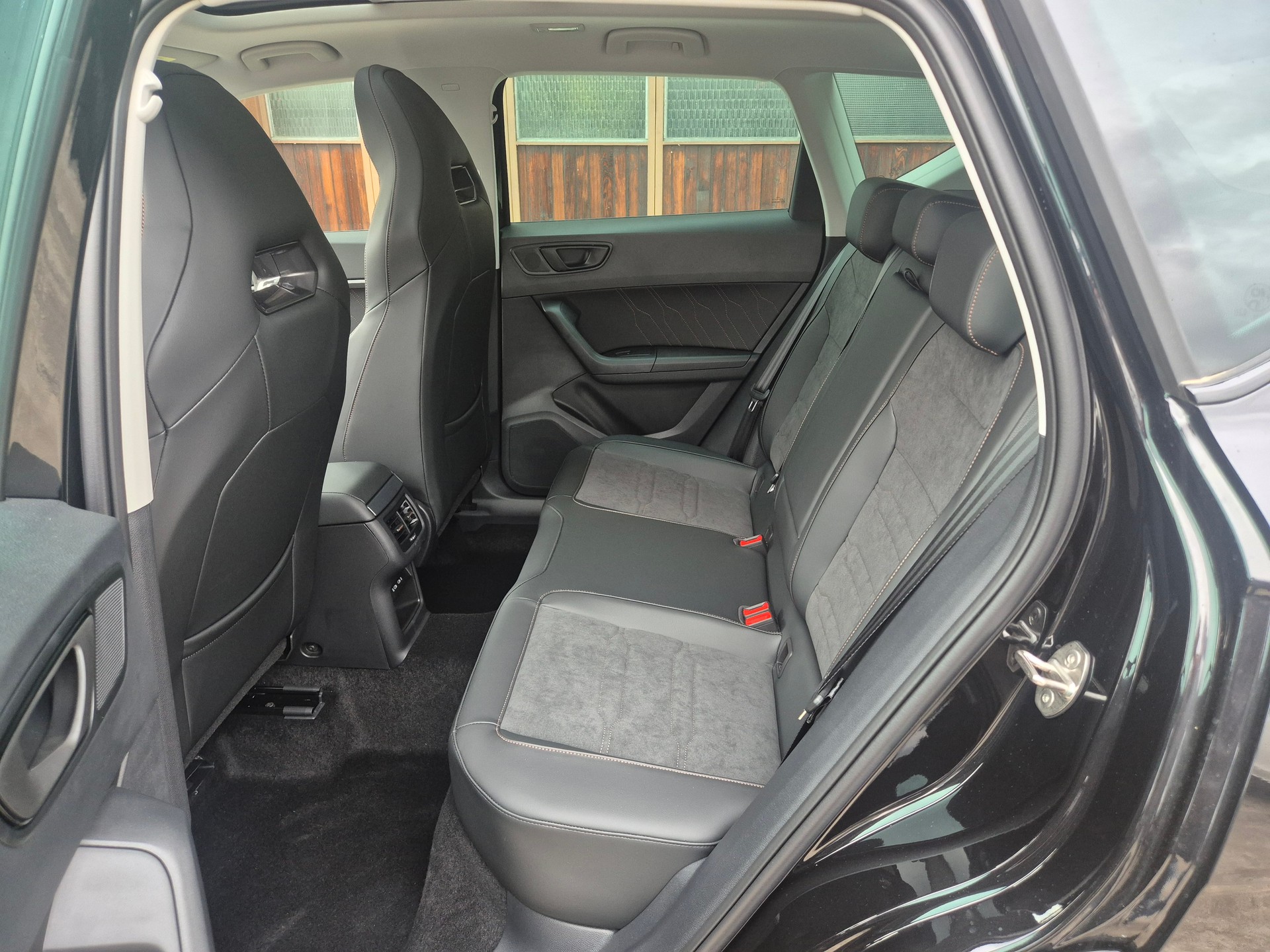 CUPRA Ateca 2.0TSI 4Drive DSG mit AHK und Panoramadach usw...-image-11