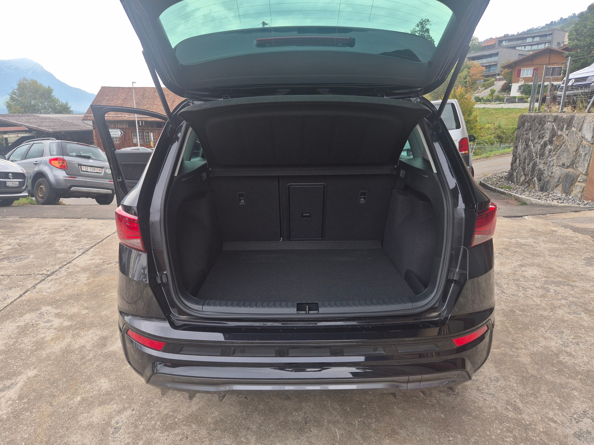 CUPRA Ateca 2.0TSI 4Drive DSG mit AHK und Panoramadach usw...-image-12