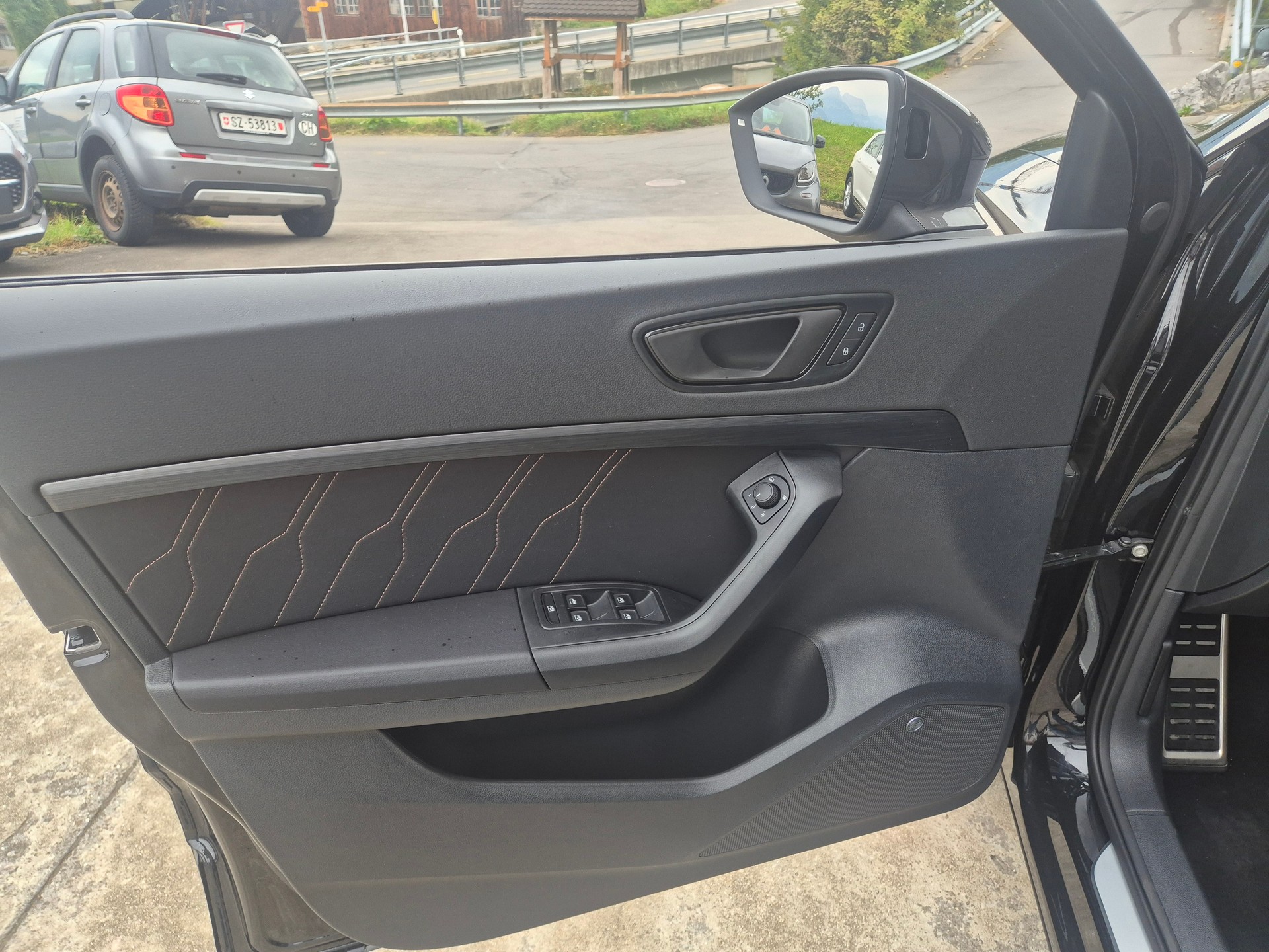 CUPRA Ateca 2.0TSI 4Drive DSG mit AHK und Panoramadach usw...-image-4